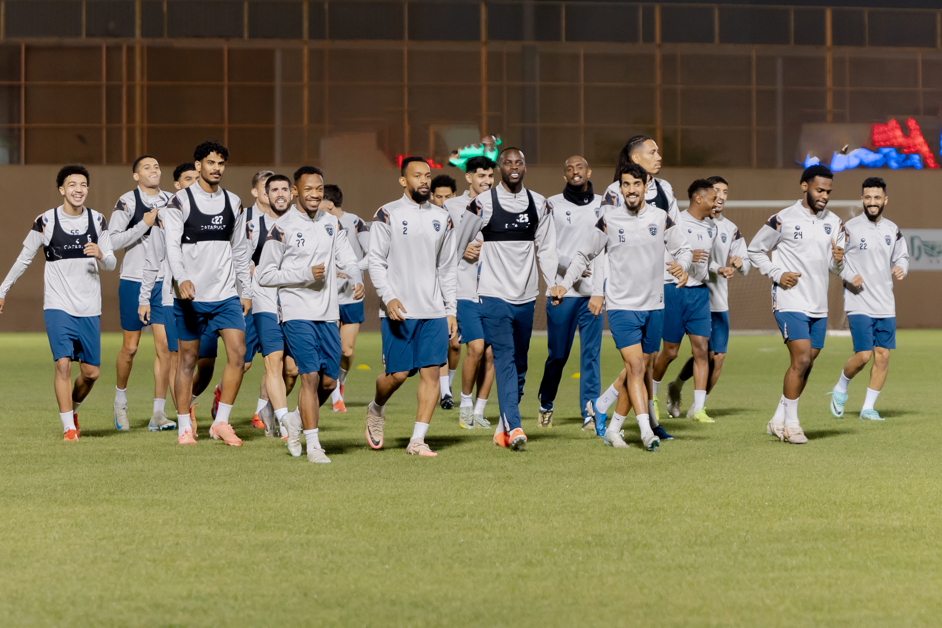 الفيحاء يواصل التحضيرات على ملعب معالي الشيخ عبدالعزيز التويجري بمقر النادي