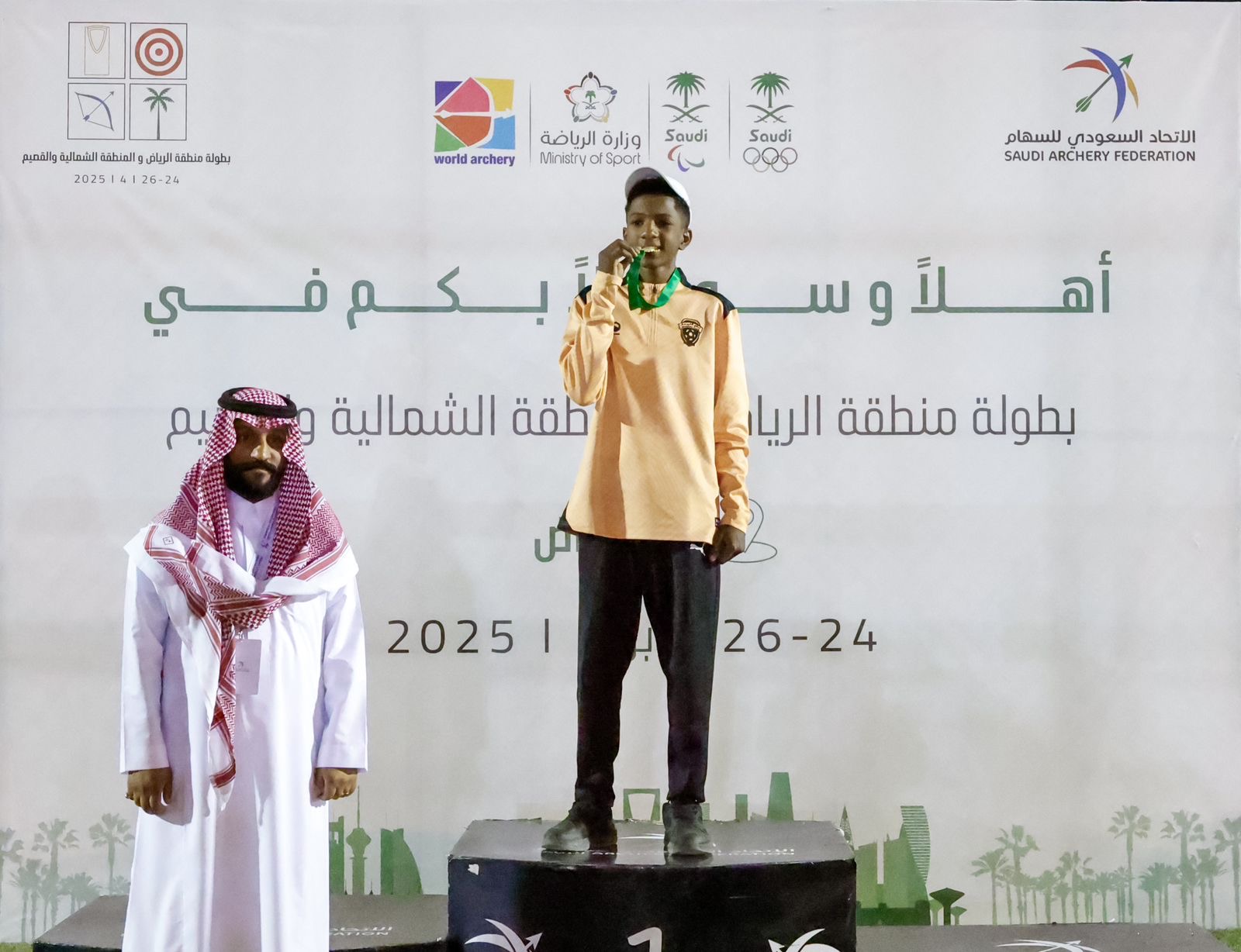 لاعب الفيحاء للسهام خالد مجرشي يحصل على الميدالية الذهبية في بطولة منطقة الرياض والمنطقة الشمالية والقصيم