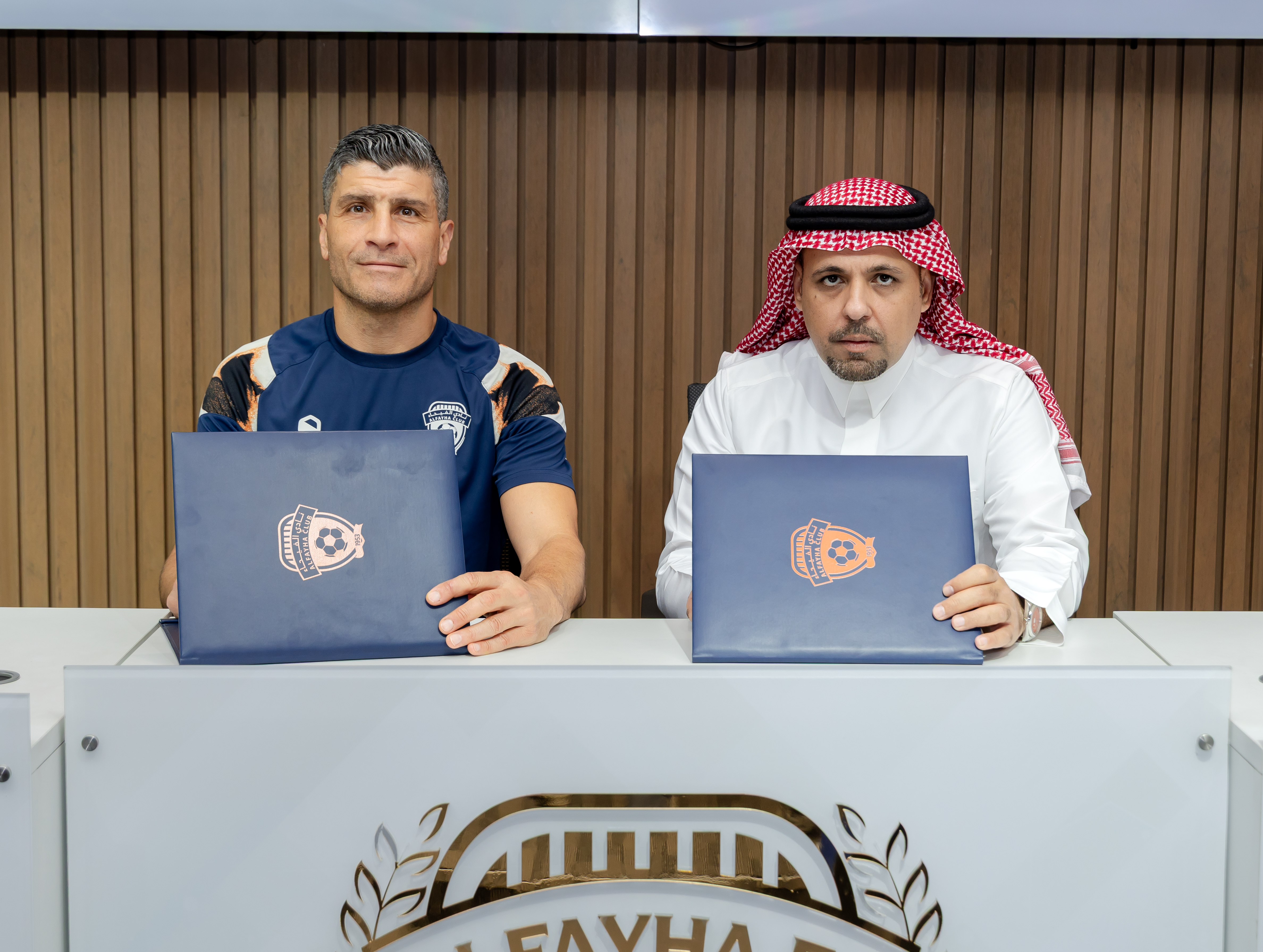 مجلس إدارة نادي الفيحاء ينهي إجراءات تجديد عقد المدير الفني البرتغالي بيدرو إيمانويل حتى 2026م