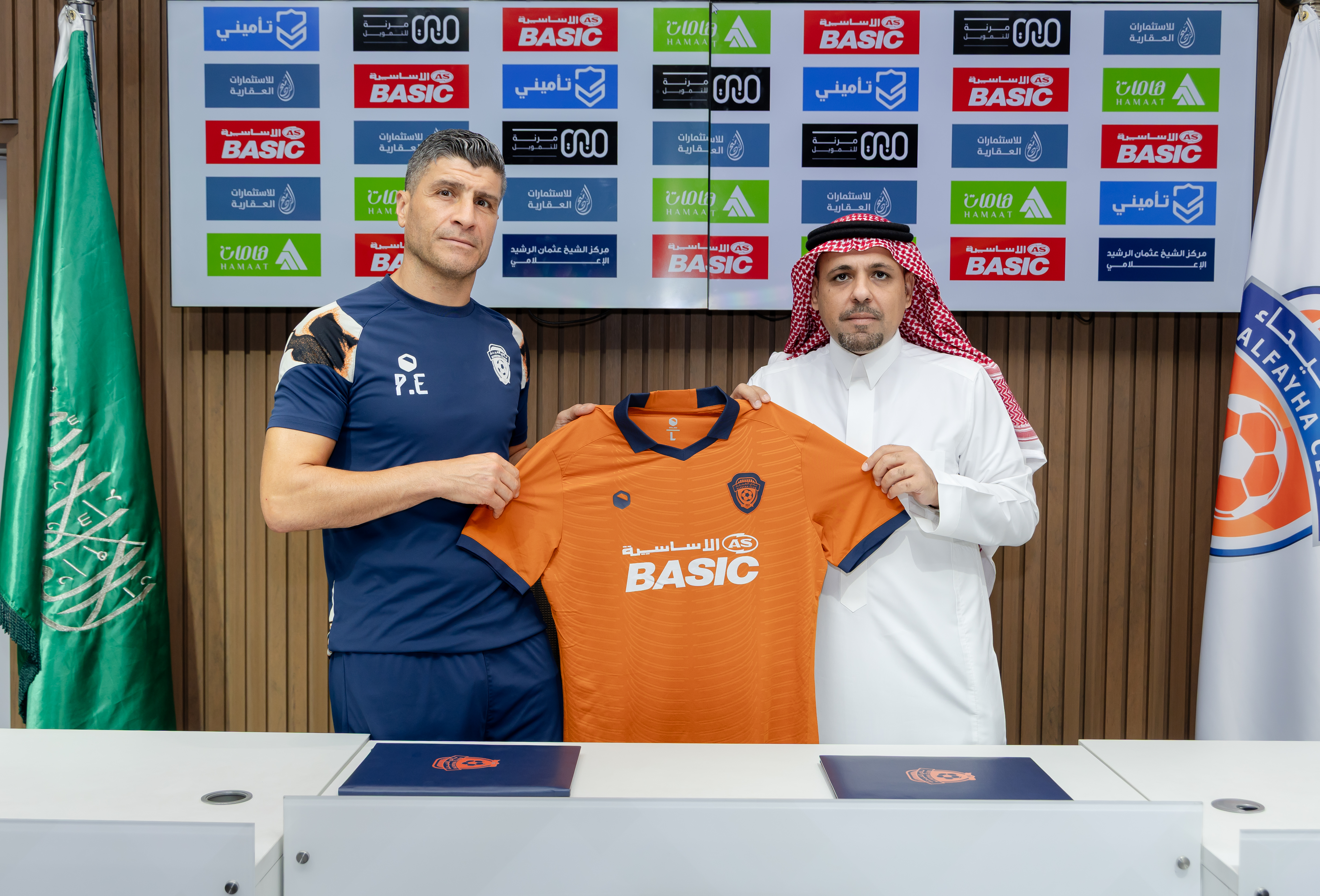 مجلس إدارة نادي الفيحاء ينهي إجراءات تجديد عقد المدير الفني البرتغالي بيدرو إيمانويل حتى 2026م