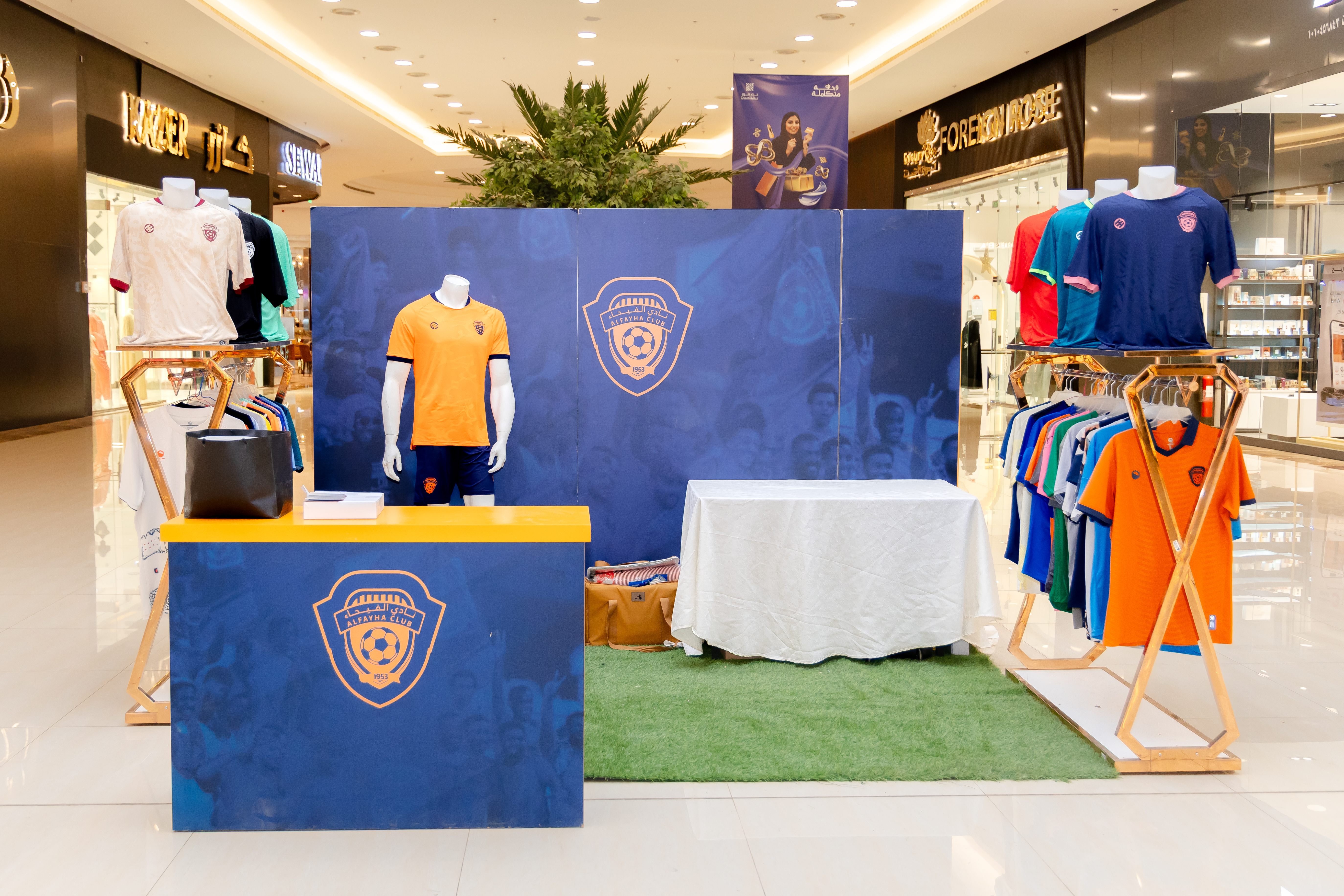 الفيحاء يواصل إقامة الركن الخاص في كرم مول لتوزيع تذاكر مباراة الفيحاء و الأخدود