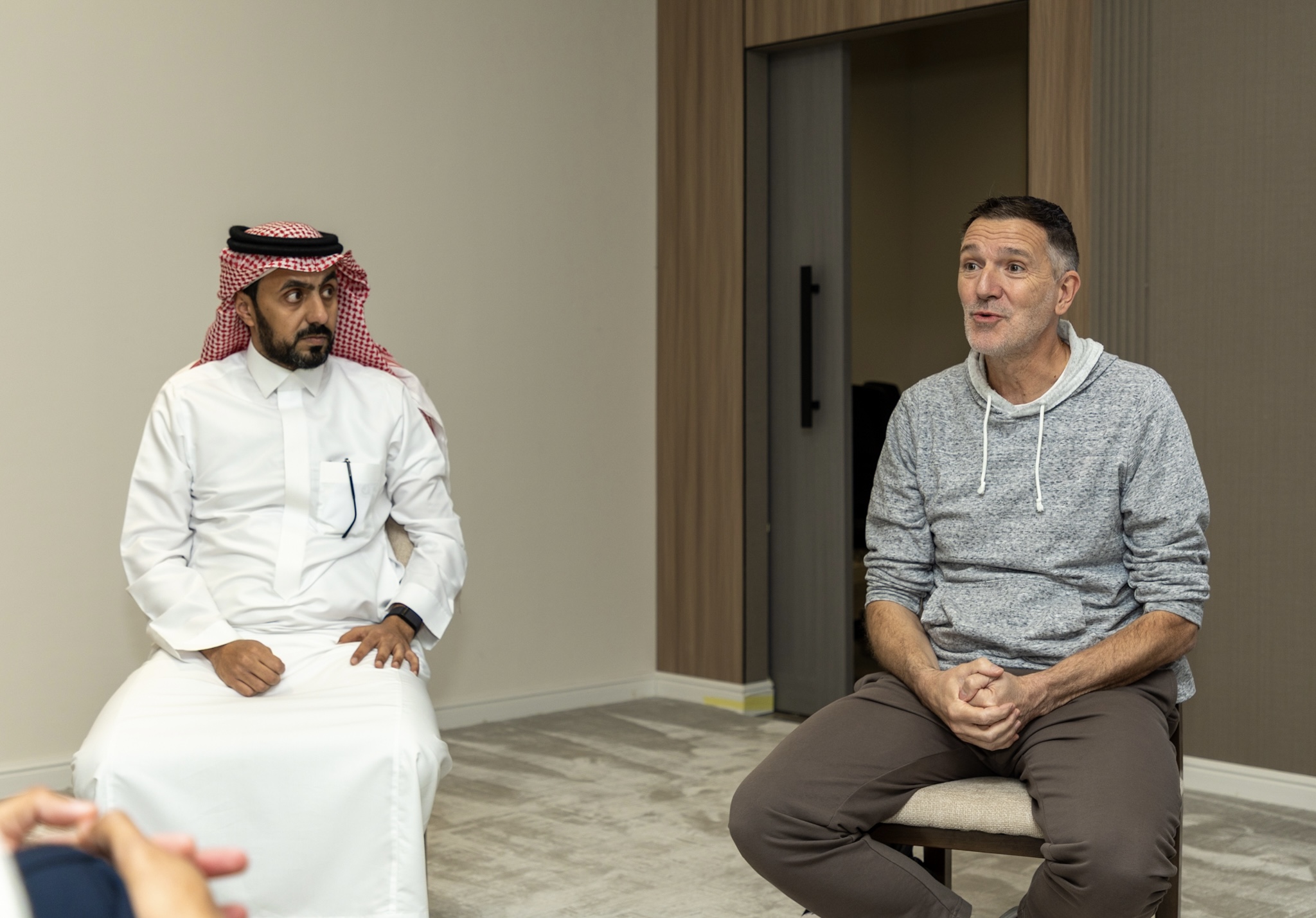 الجهاز الفني المساعد للمنتخب الوطني الأول يزور نادي الفيحاء