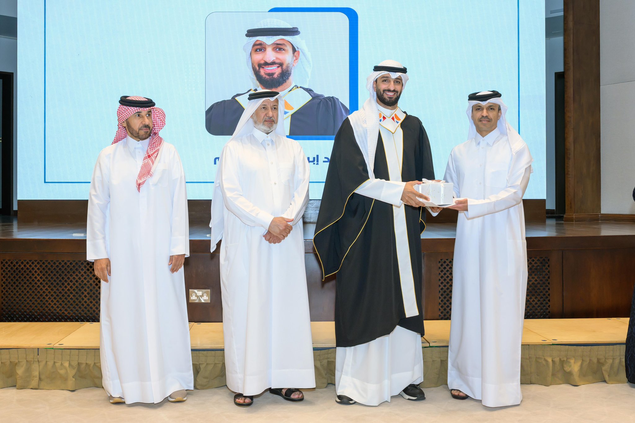 المدير التنفيذي لكرة القدم الأستاذ فهد الأنصاري يحصل على الدبلوم المتقدم في إدارة المؤسسات الرياضية من الأكاديمية الأولمبية القطرية