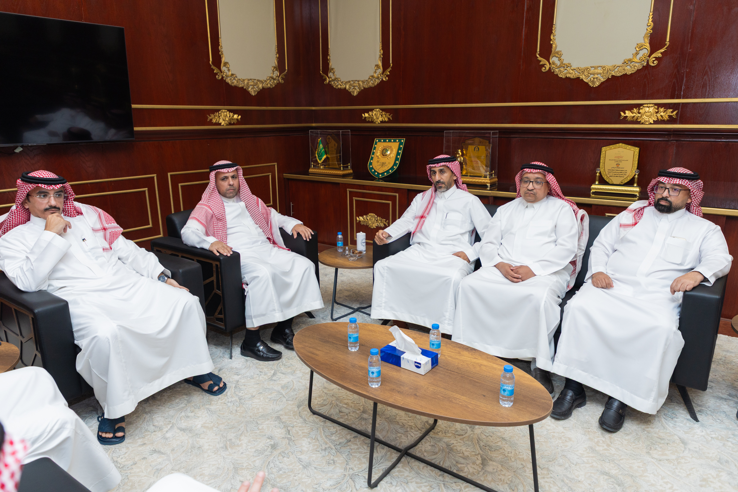 رئيس نادي الكوكب المهندس يزيد بن ناصر الزعاقي يزور الفيحاء