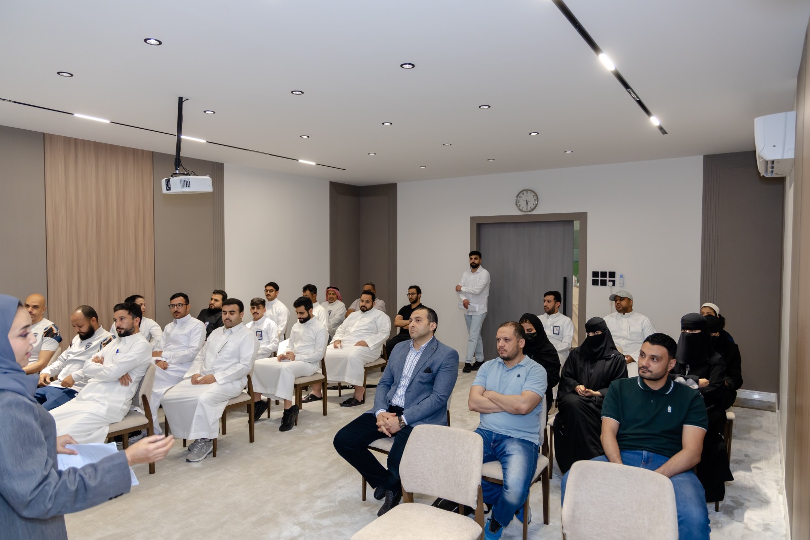 نادي الفيحاء يقيم ندوة ثقافية لمنسوبيه بعنوان «من الألم إلى القوة»