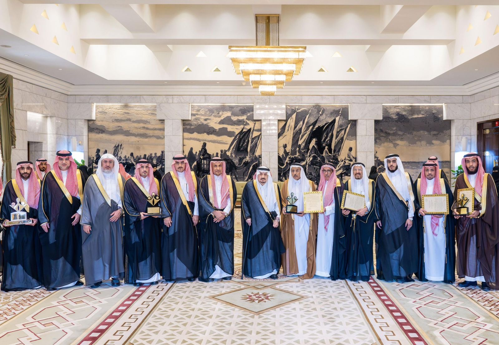 أمير منطقة الرياض يكرّم نادي الفيحاء بجائزة جامعة المجمعة لخدمة المجتمع في نسختها الخامسة