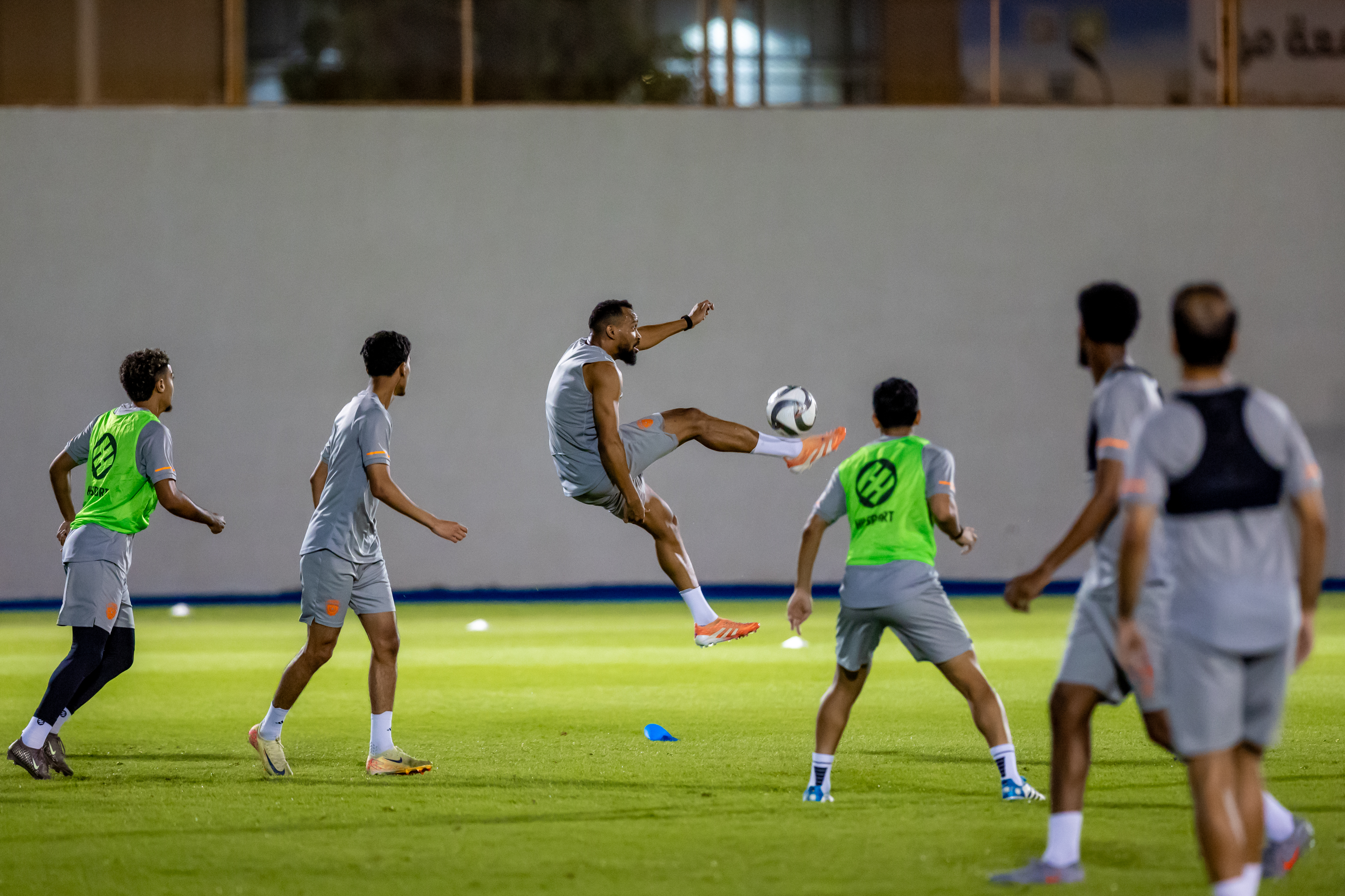 الفيحاء يواصل تدريباته بحصة مسائية