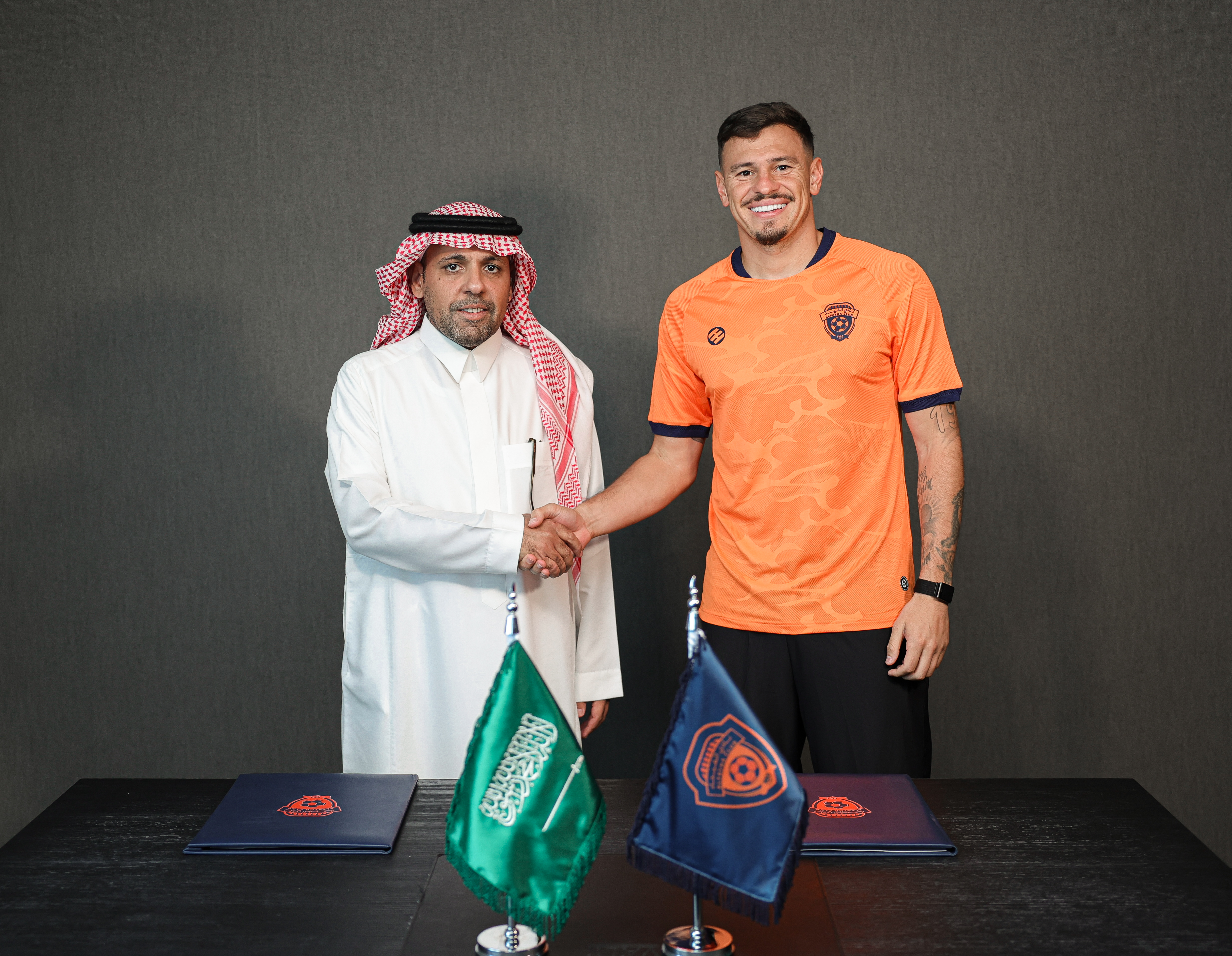 البرازيلي هوغو مورا فيحاوي حتى 2028
