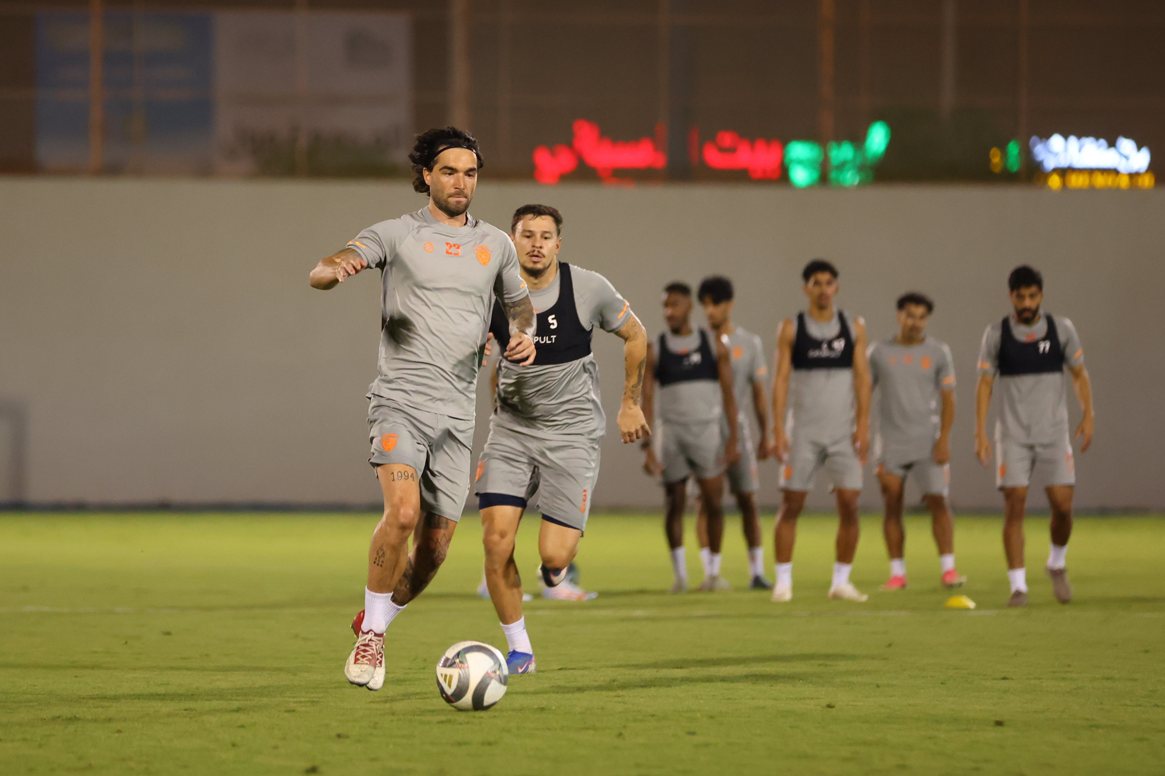 الفيحاء يستأنف تدريباته بعد ودية الشباب