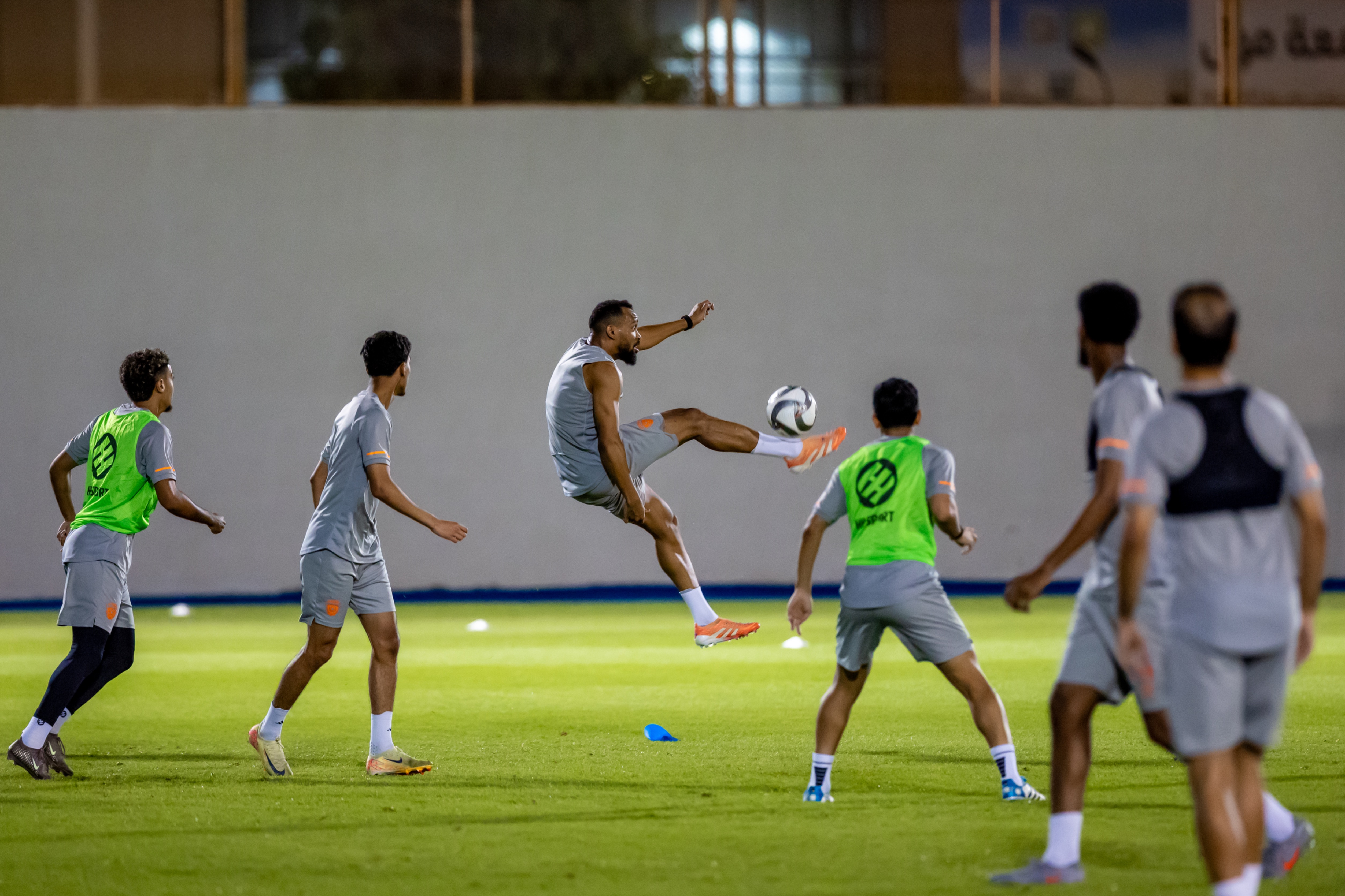 الفيحاء يواصل تدريباته بحصة مسائية