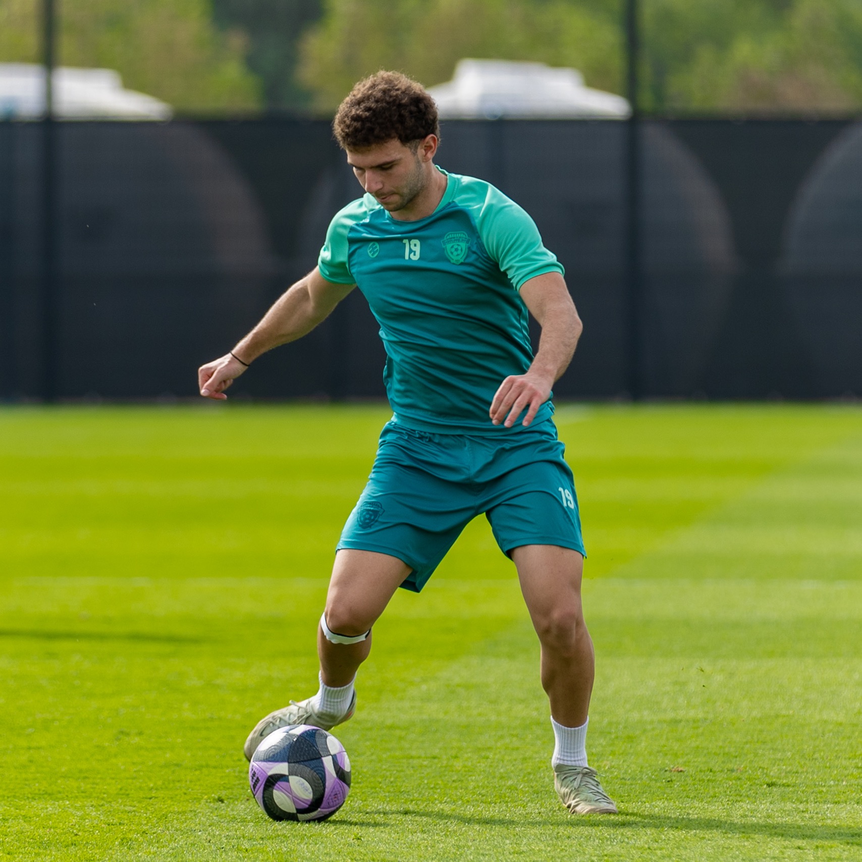 الفيحاء يواصل برنامجه الإعدادي في معسكر العين بحصتين تدريبيتين