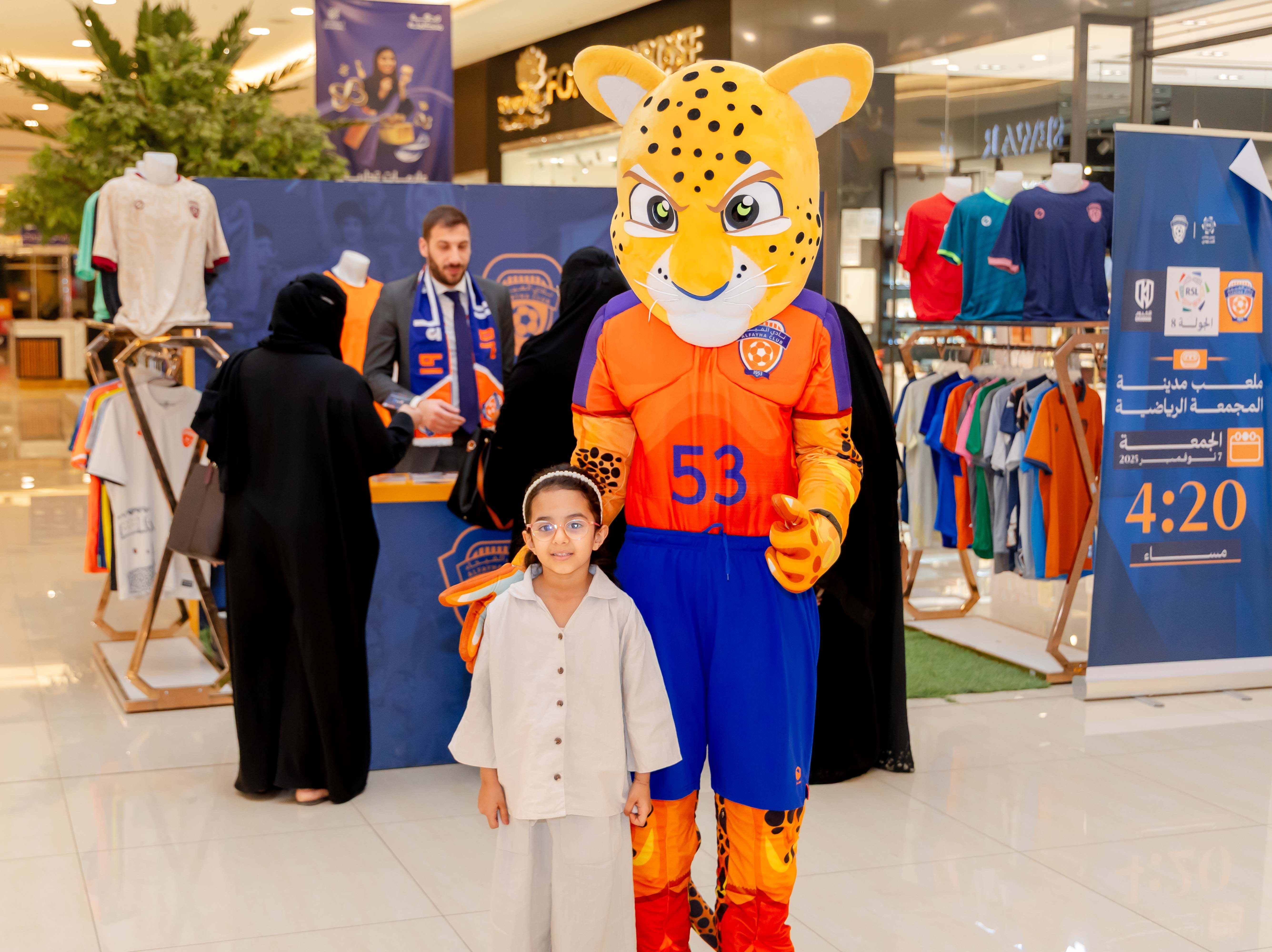 الفيحاء يقيم ركن خاص في كرم مول لتوزيع تذاكر مباراة الفيحاء و الاخدود