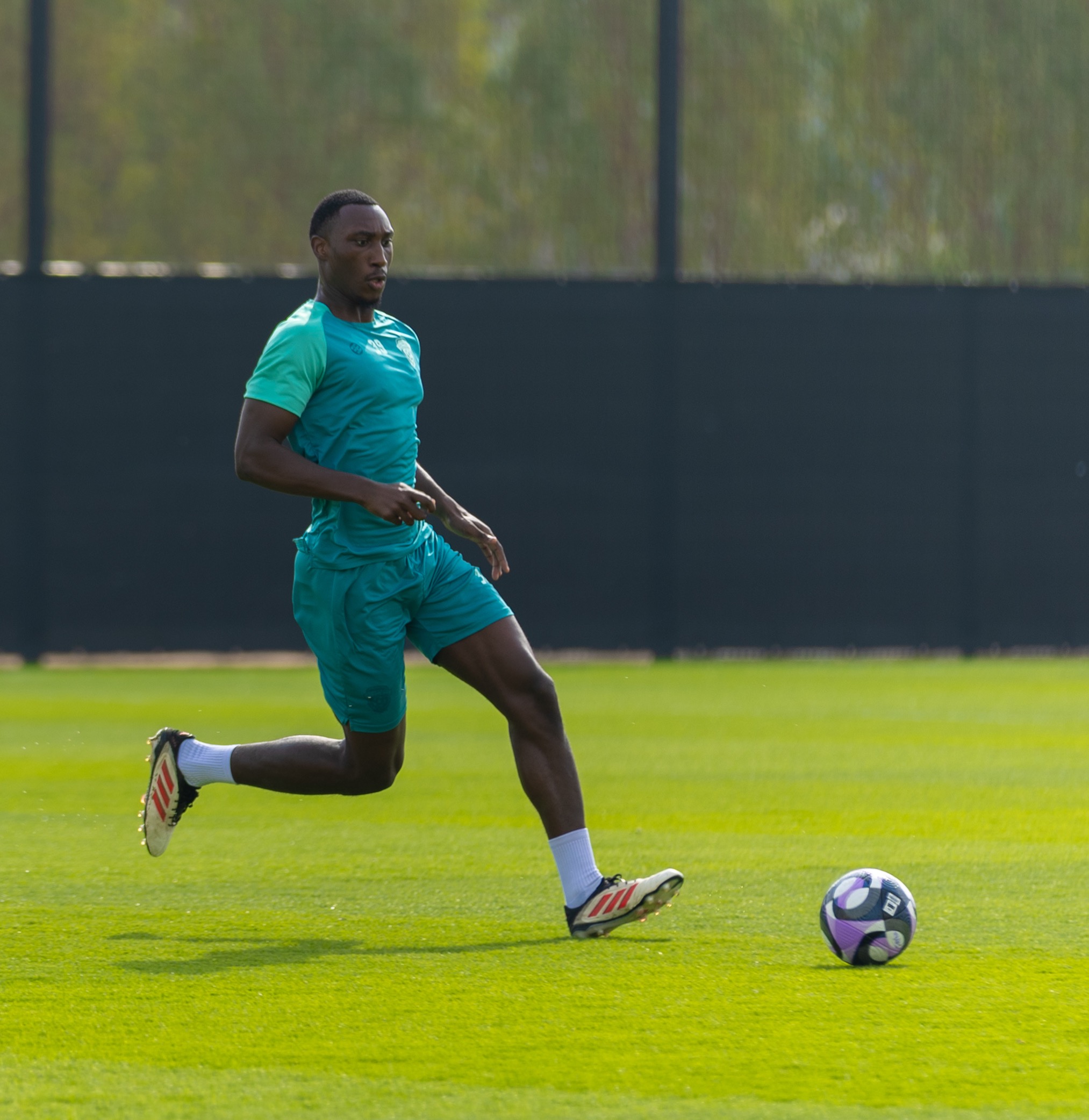 الفيحاء يواصل برنامجه الإعدادي في معسكر العين بحصتين تدريبيتين