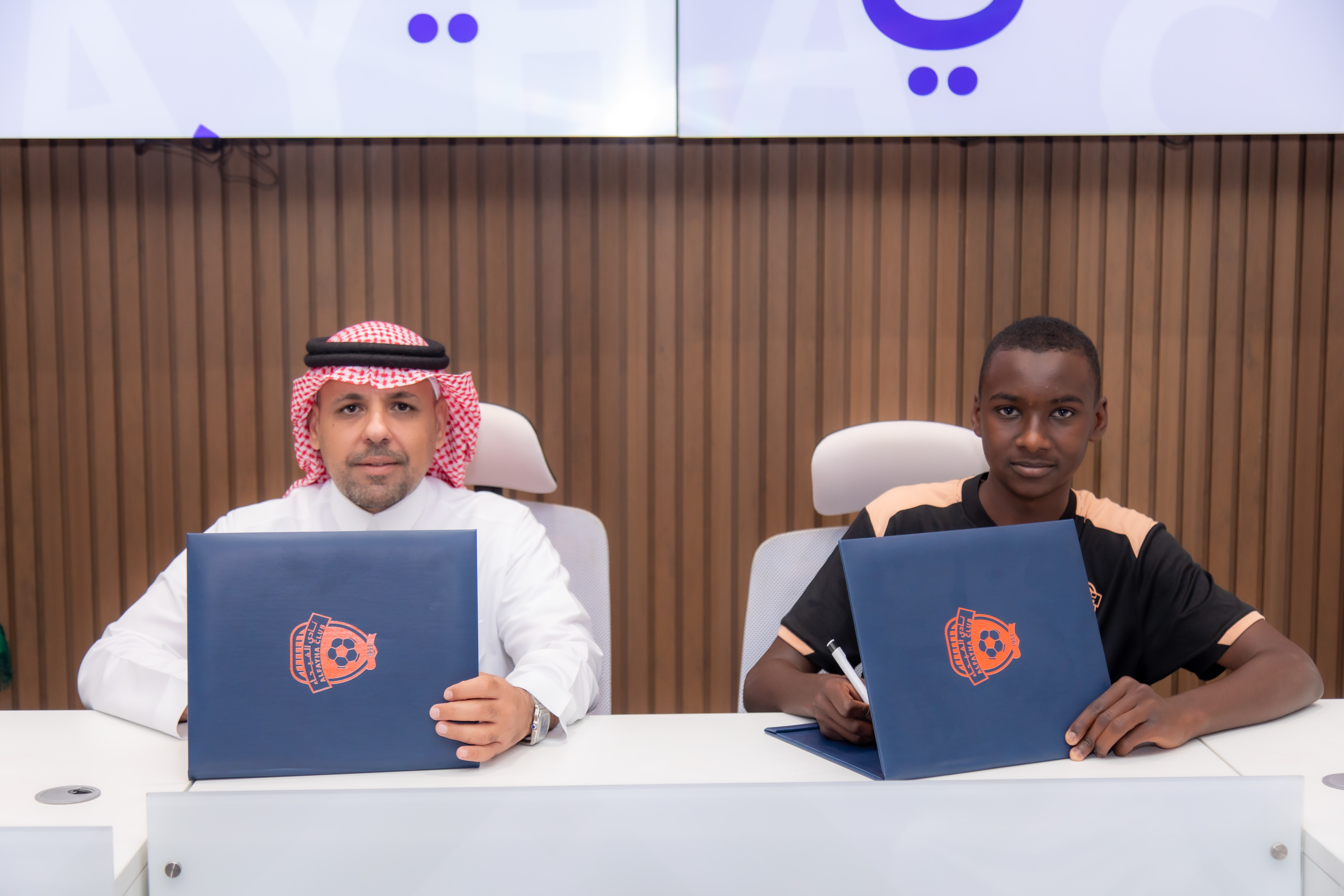 الفيحاء يوقع عقداً احترافياً مع لاعب فريق الفيحاء تحت ١٥ سنة " عبدالله الأكلبي " لمدة ثلاث سنوات