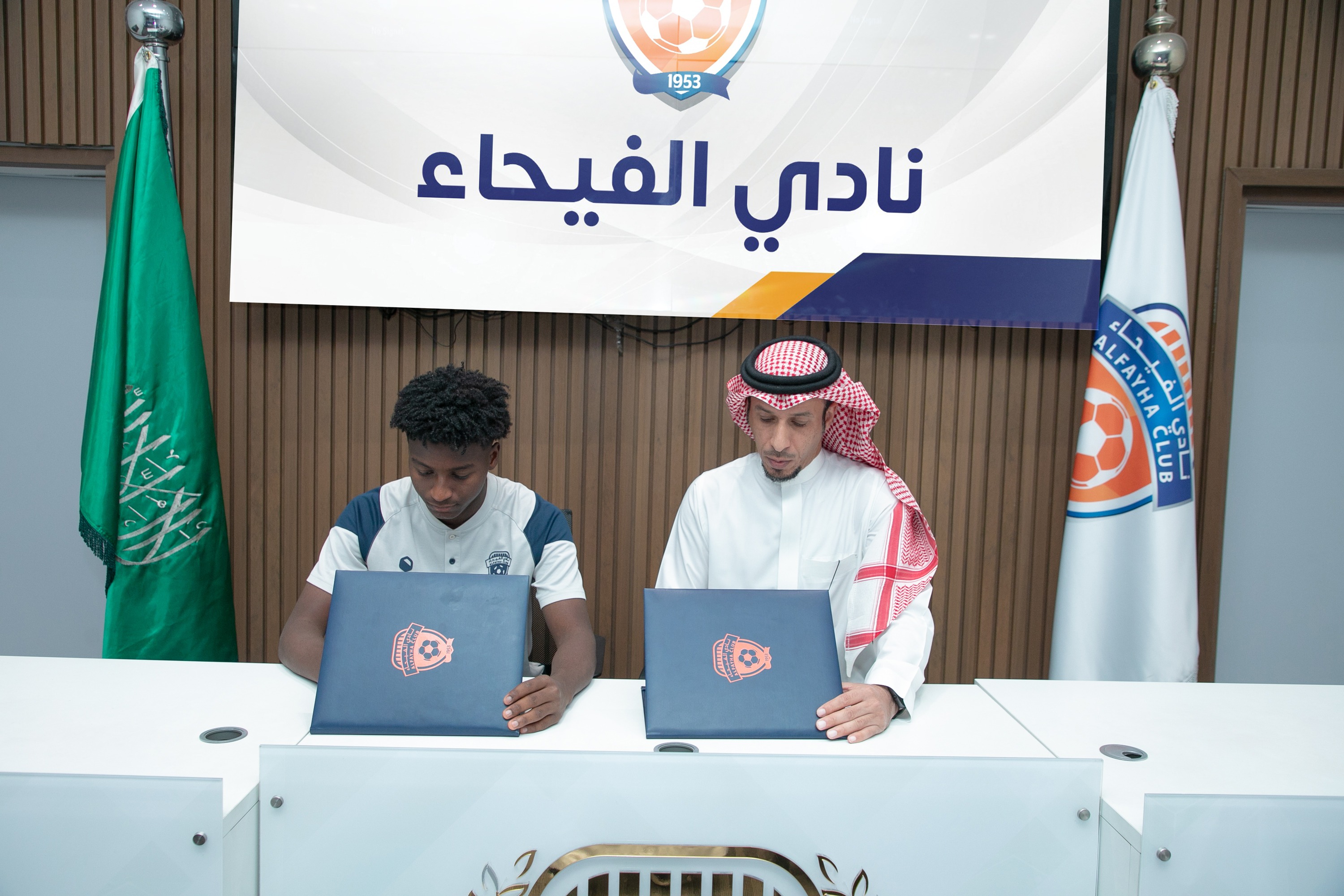 الفيحاء يوقع عقداً احترافياً مع اللاعب فؤاد عماد "15 سنة" لمدة سنتين .