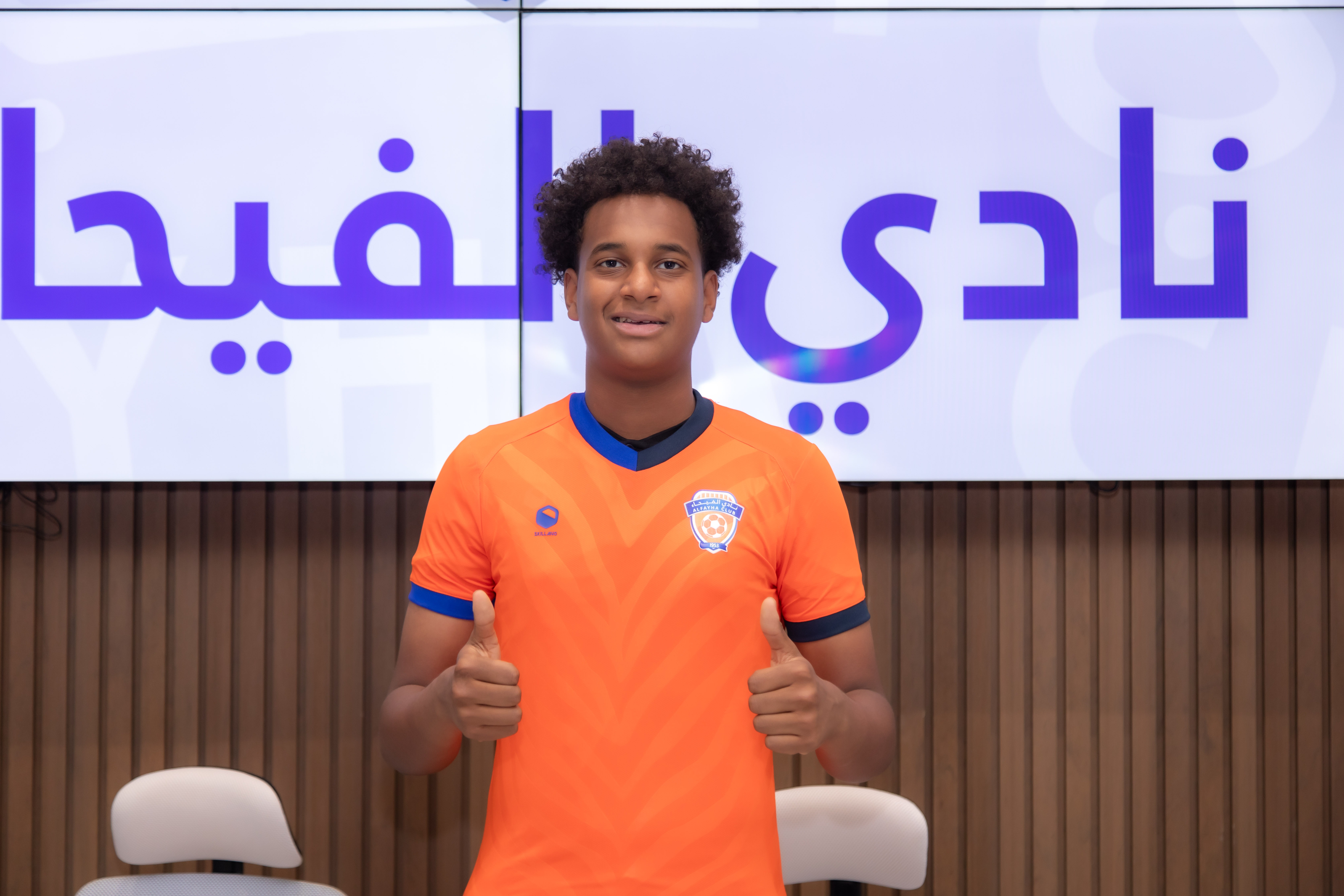 الفيحاء يوقع عقداً احترافياً مع لاعب المنتخب السعودي تحت ١٥ سنة " جهاد النخلي " لمدة ثلاث سنوات .