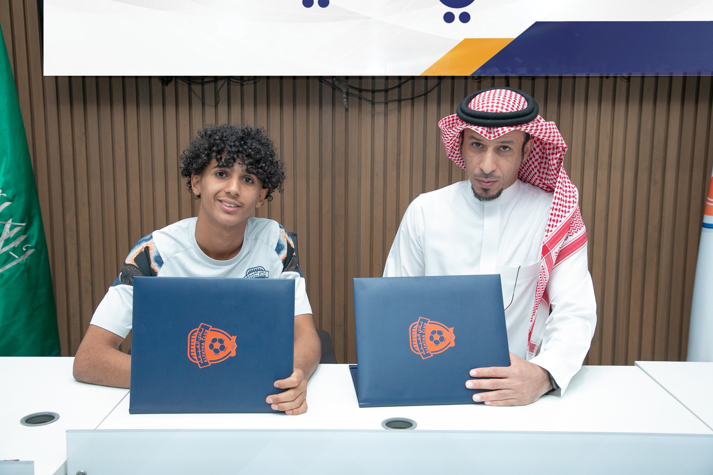 #الفيحاء يوقع عقداً احترافياً مع اللاعب محمد حكمي "16 سنة" لمدة سنتين .