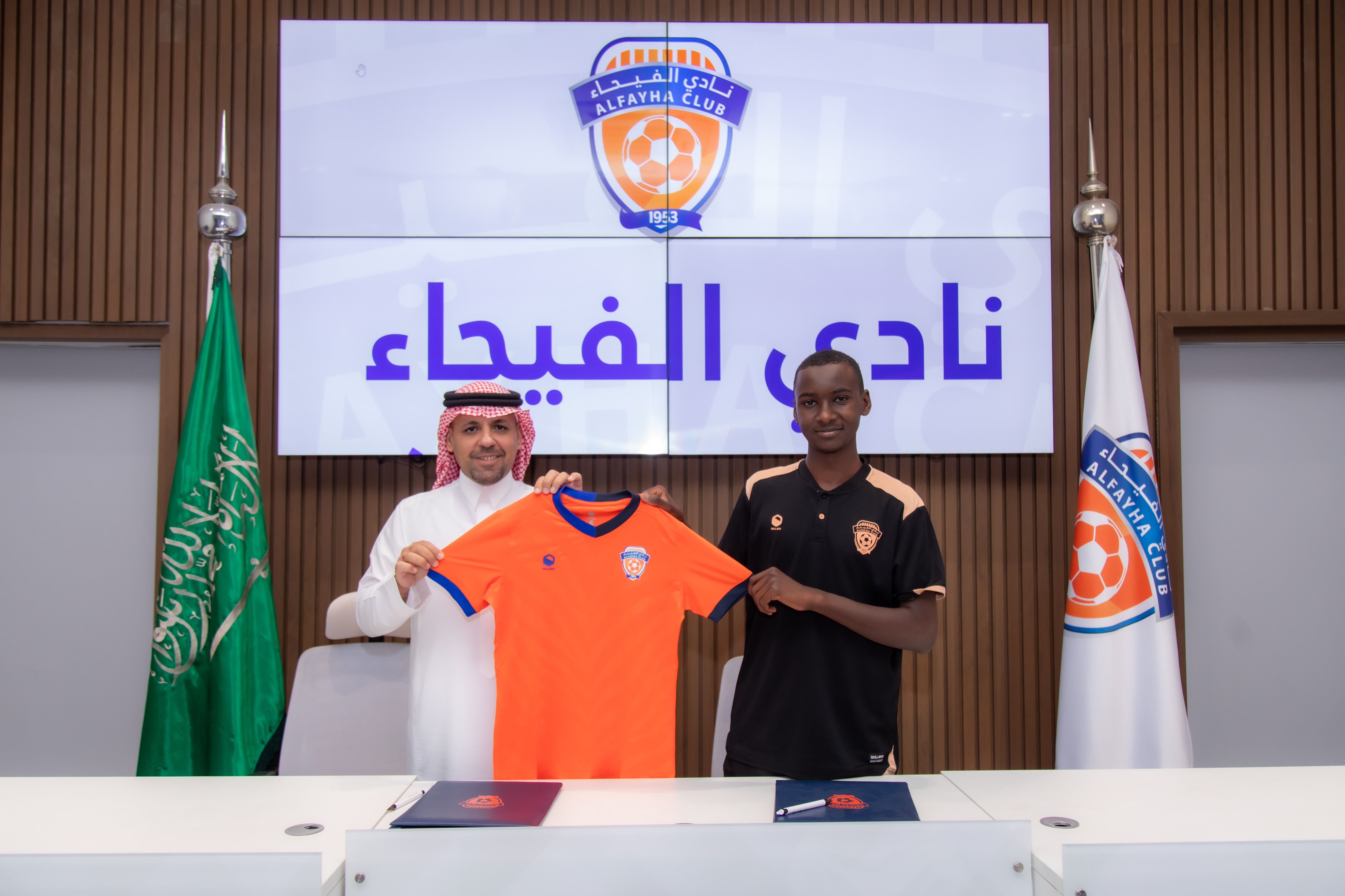 الفيحاء يوقع عقداً احترافياً مع لاعب فريق الفيحاء تحت ١٥ سنة " عبدالله الأكلبي " لمدة ثلاث سنوات