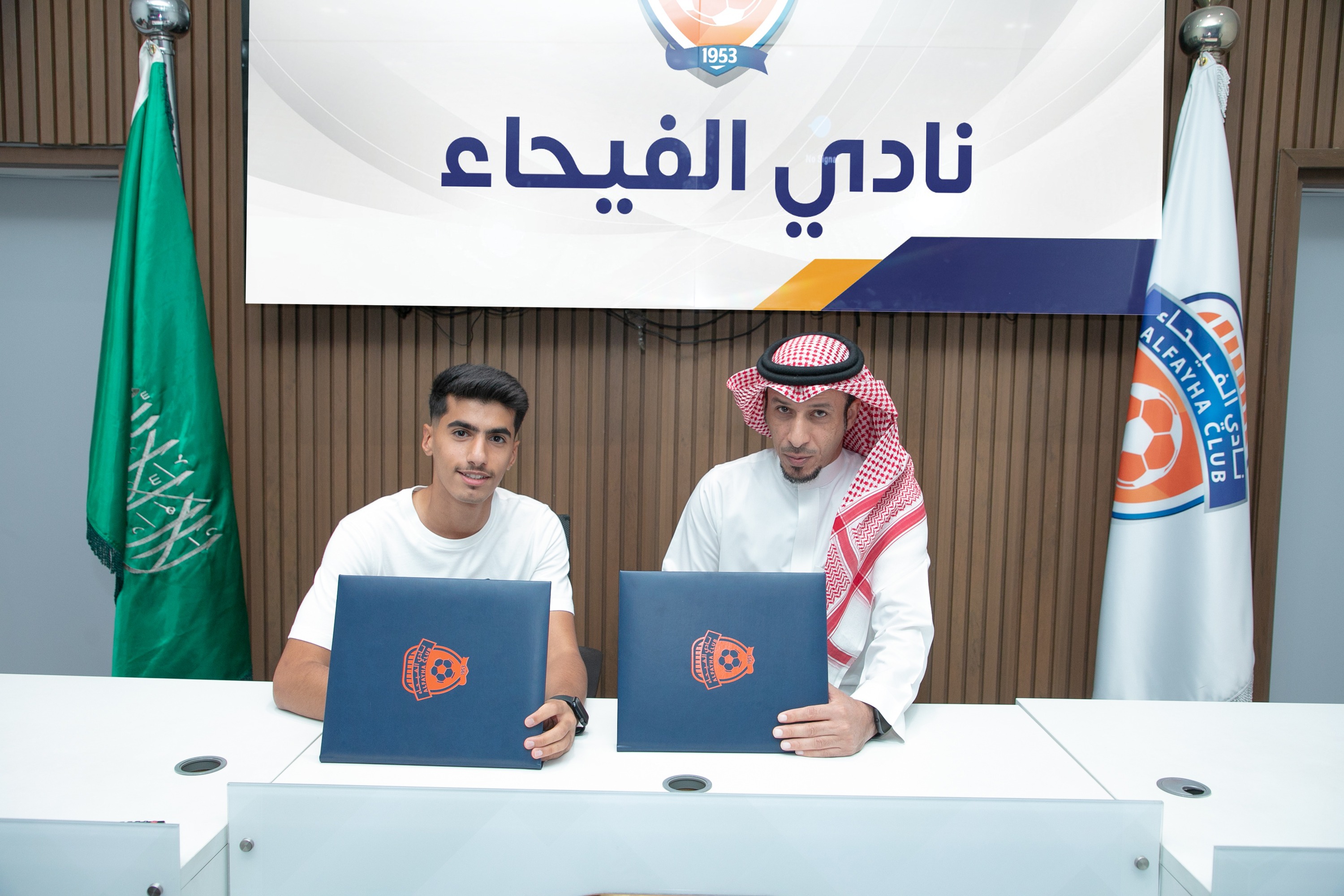 الفيحاء يوقع عقداً احترافياً مع اللاعب اللاعب أسامة التركي "17 سنة" لمدة سنتين .