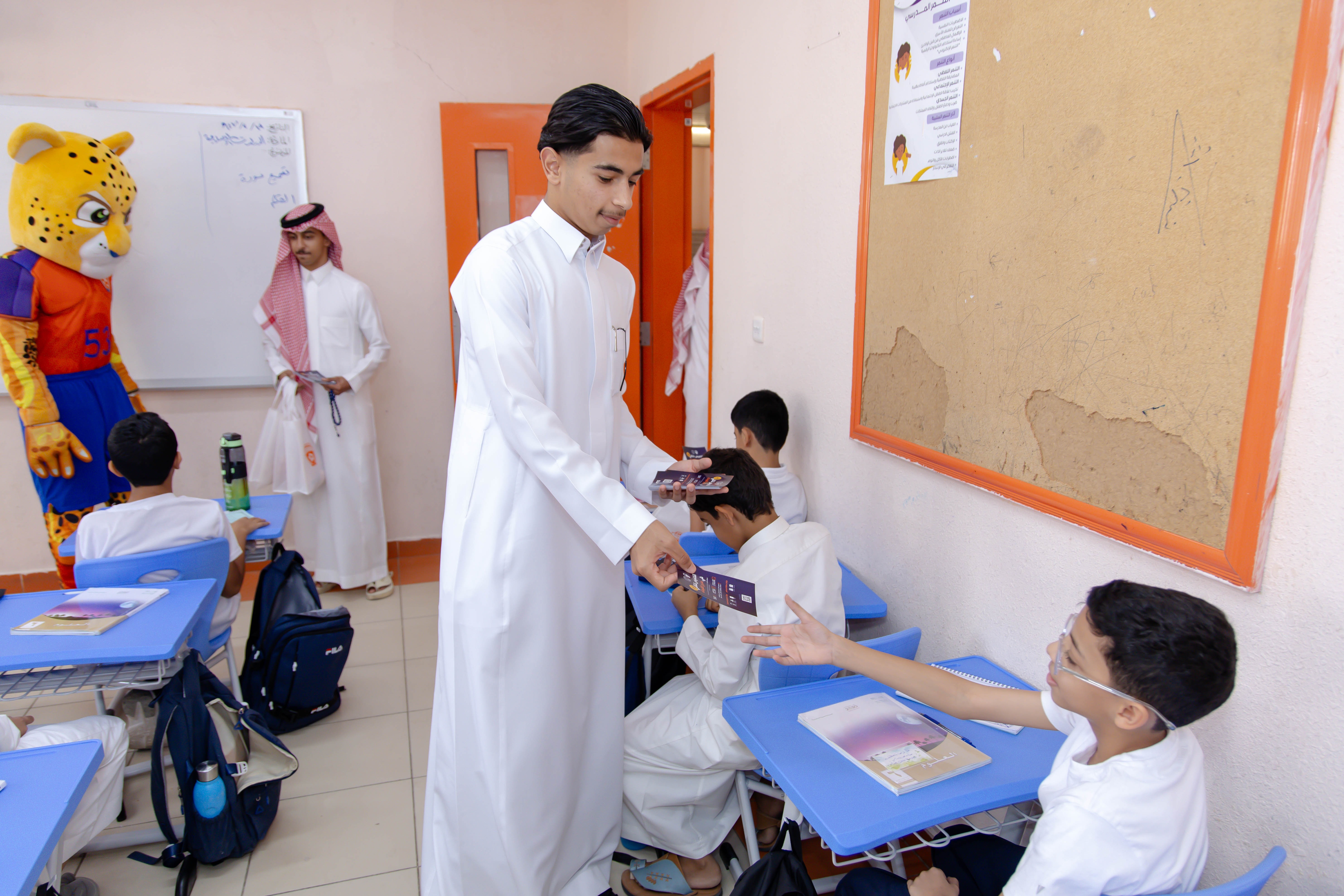 زيارات لعدد من مدارس محافظة المجمعة، ولقاءات مع الطلاب، وتذاكر مجانية للمباراة القادمة؛ تعزيزًا لارتباط النادي بمجتمعه..
