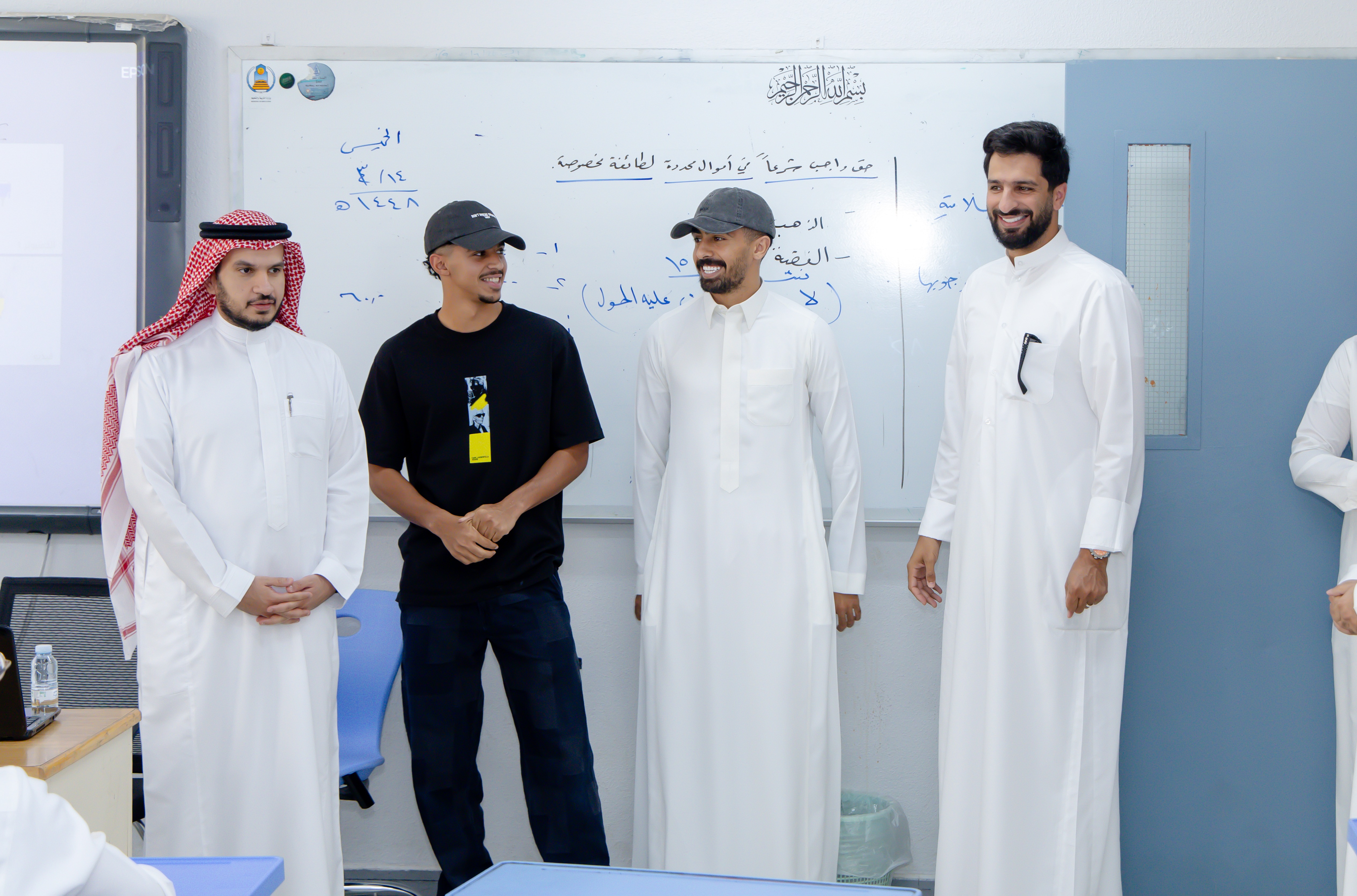 ضمن الحملة الترويجية لمبارة الفيحاء وأبها، الفيحاء يزور متوسطة المجمعة