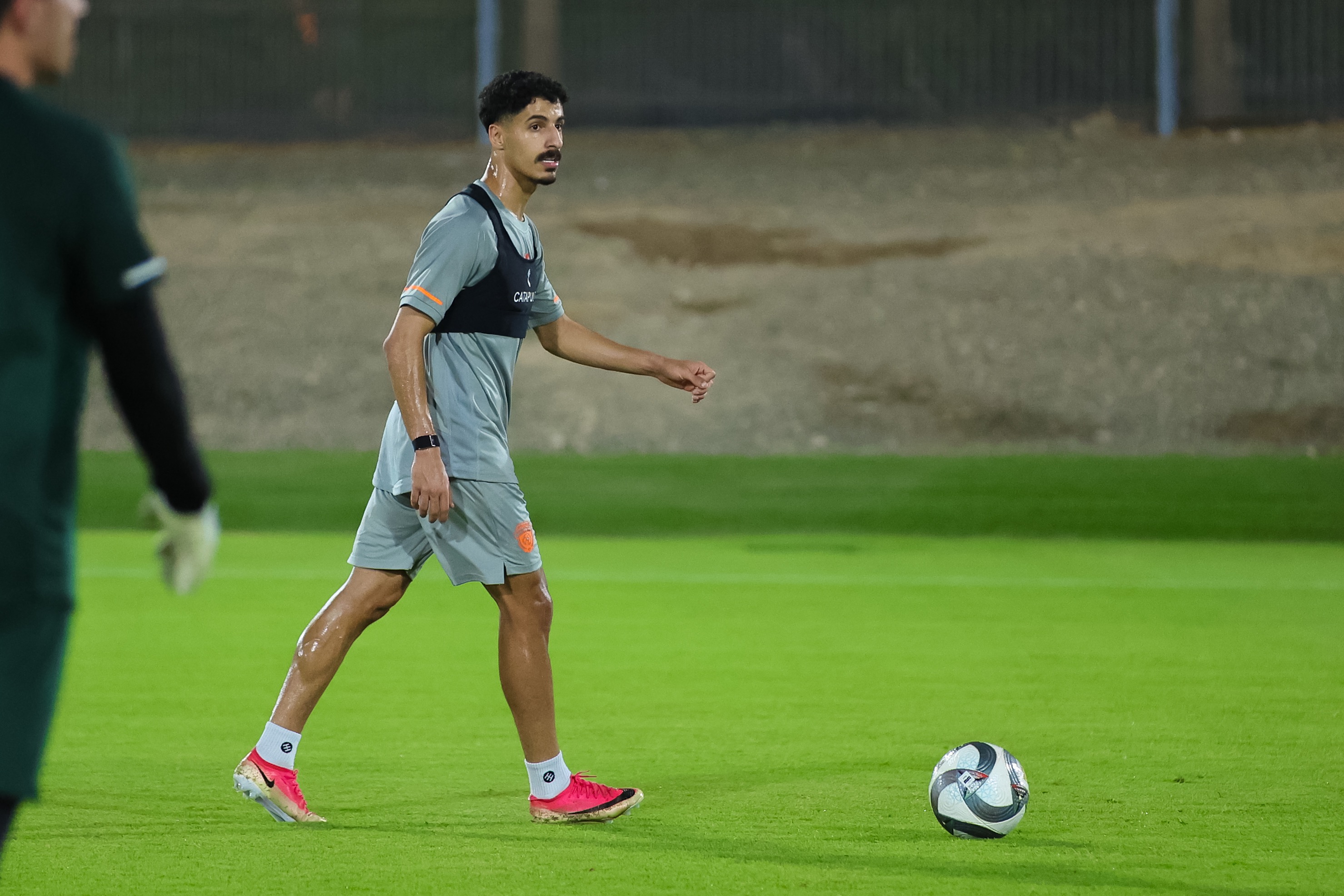 الفيحاء يصل إلى جدة، وينهي تحضيراته لمواجهة الإتحاد