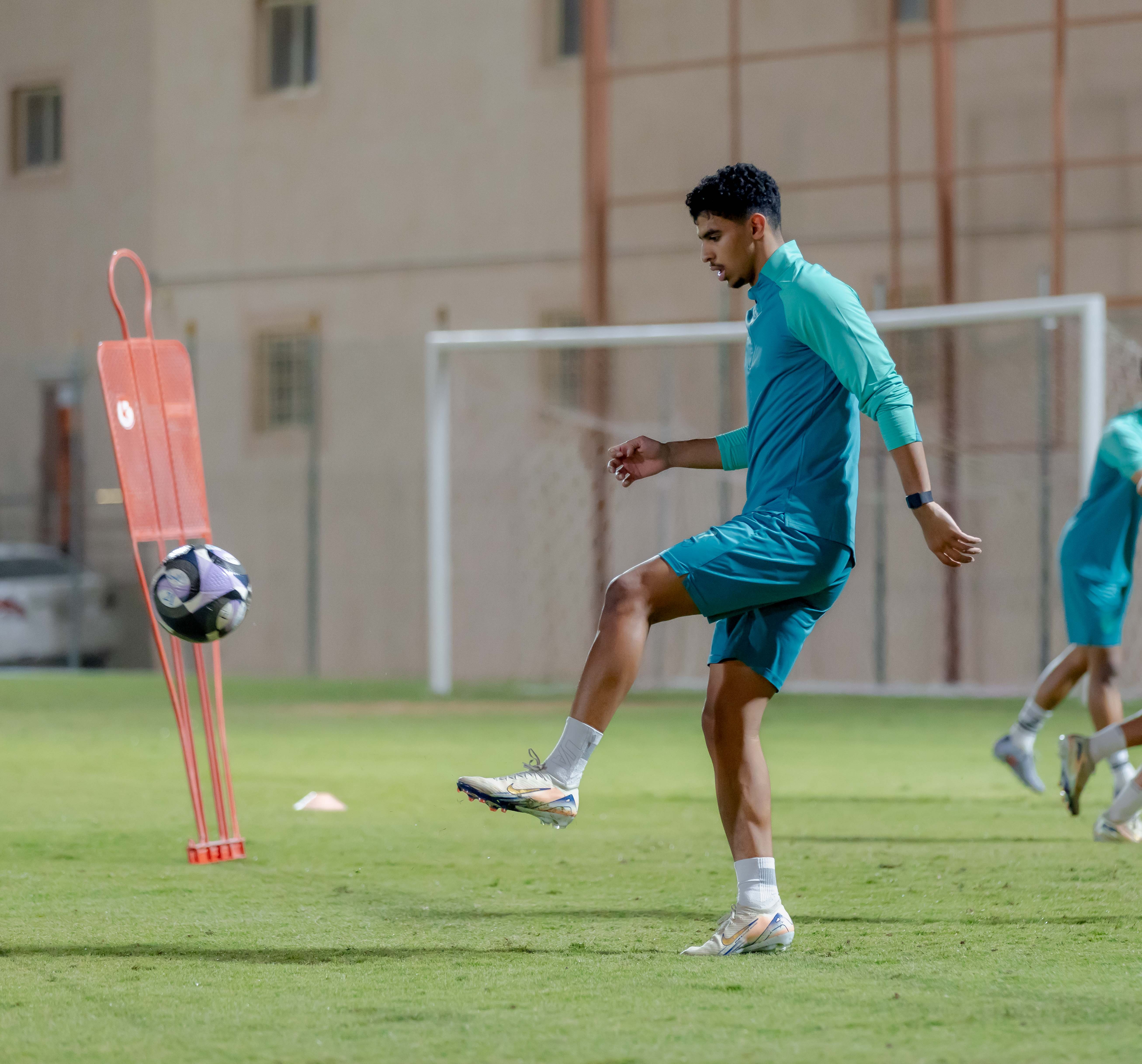 الفيحاء تحت 21 عامًا يُجري تمرينه الرئيس استعدادًا لملاقاة الفتح .