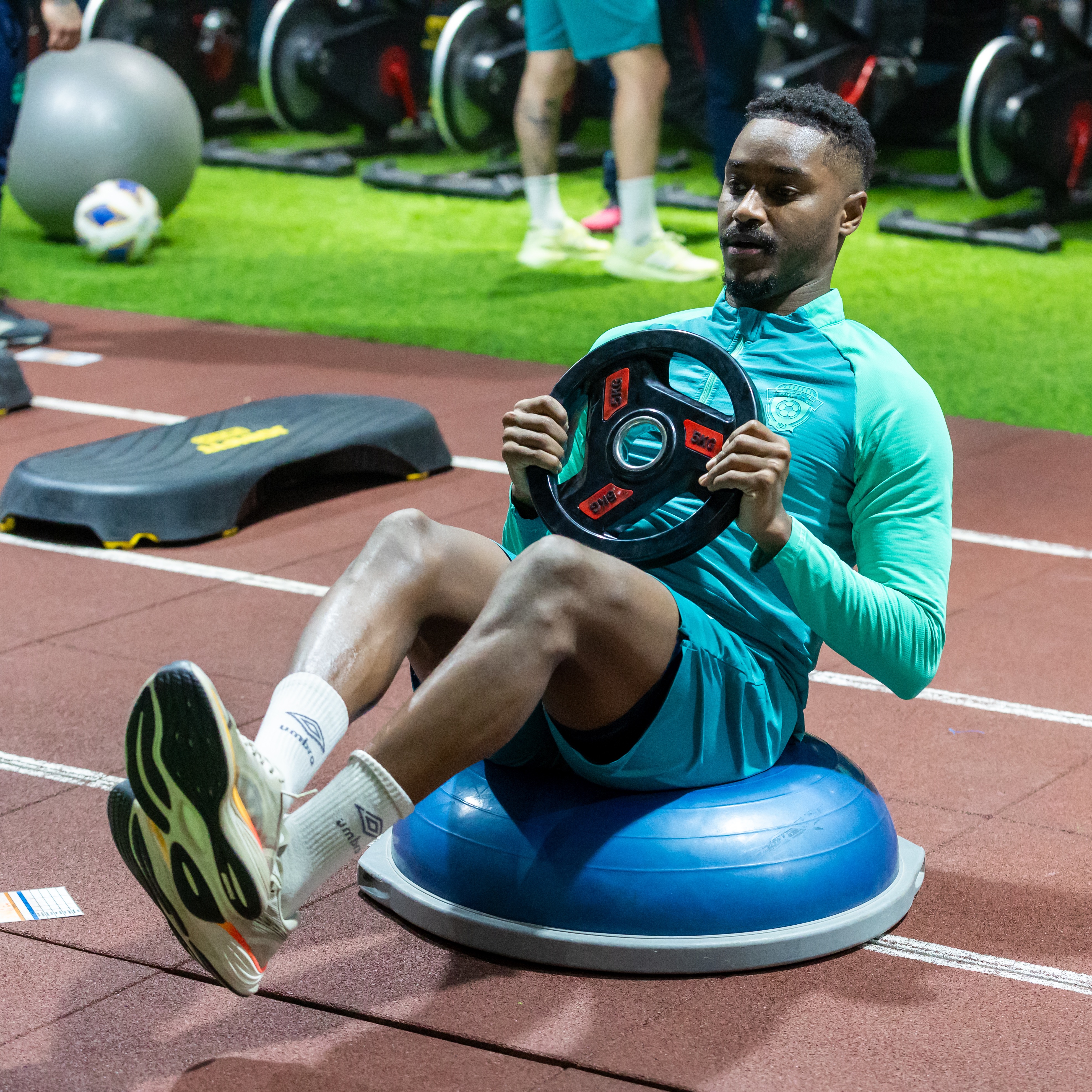 الفيحاء يستأنف تدريباته بحصة استرجاعية بمقر النادي