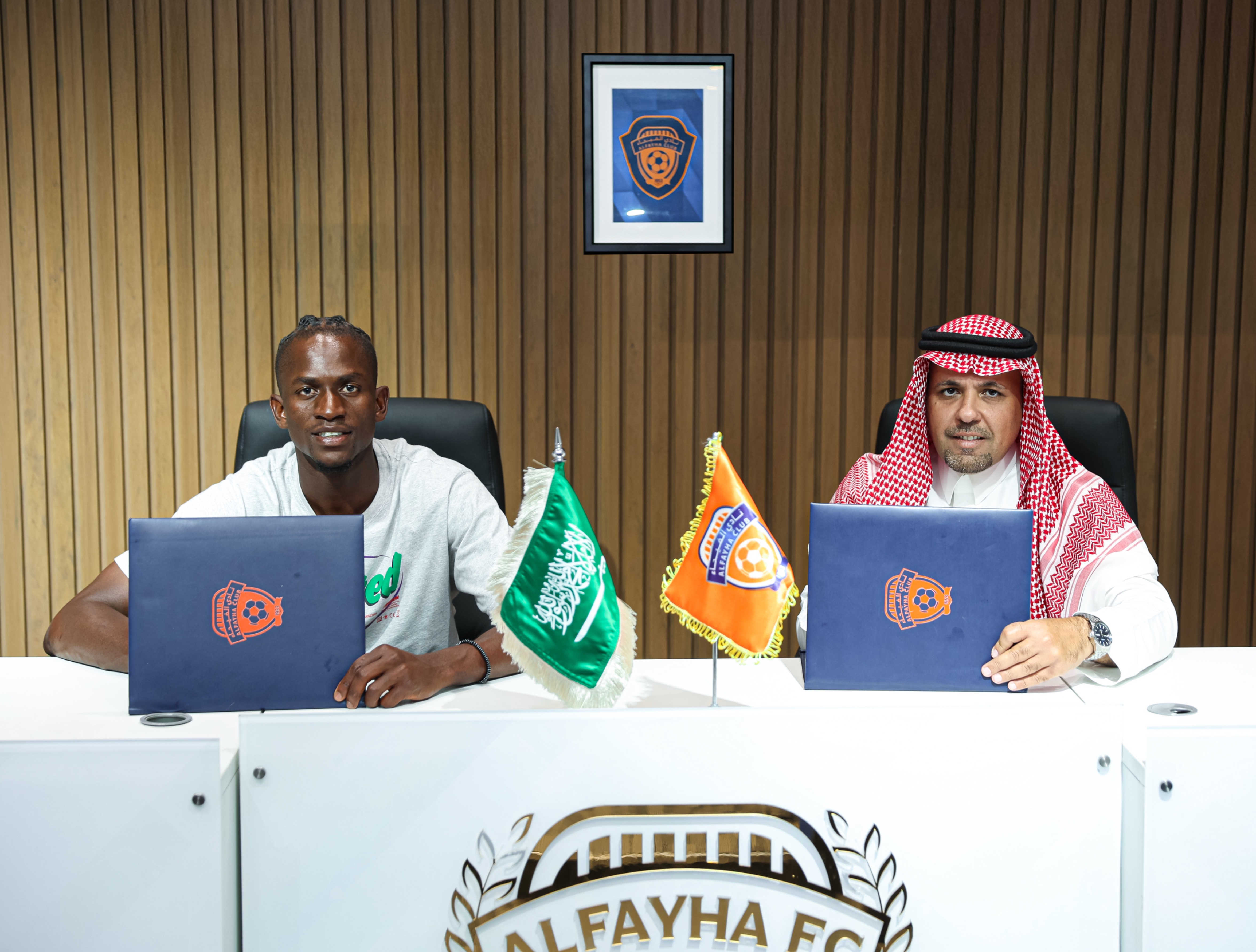 مجلس إدارة نادي الفيحاء ينهي إجراءات التعاقد مع لاعب خط الوسط الدولي الغيني ألفا سيميدو لمدة ثلاثة مواسم في صفقة انتقال حر