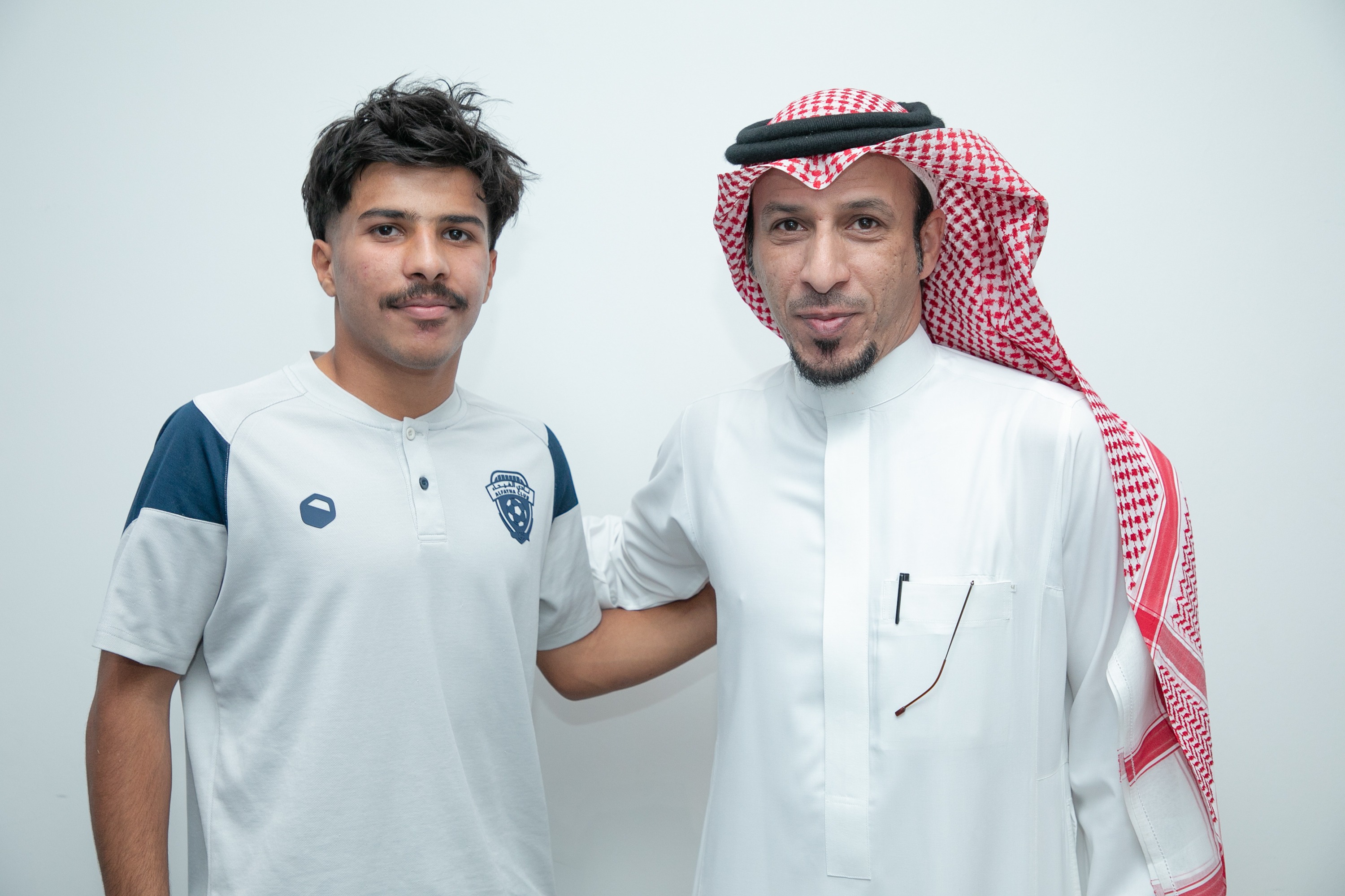 الفيحاء يوقع عقداً احترافياً مع اللاعب حمد آل منيف "16 سنة" لمدة سنتين .