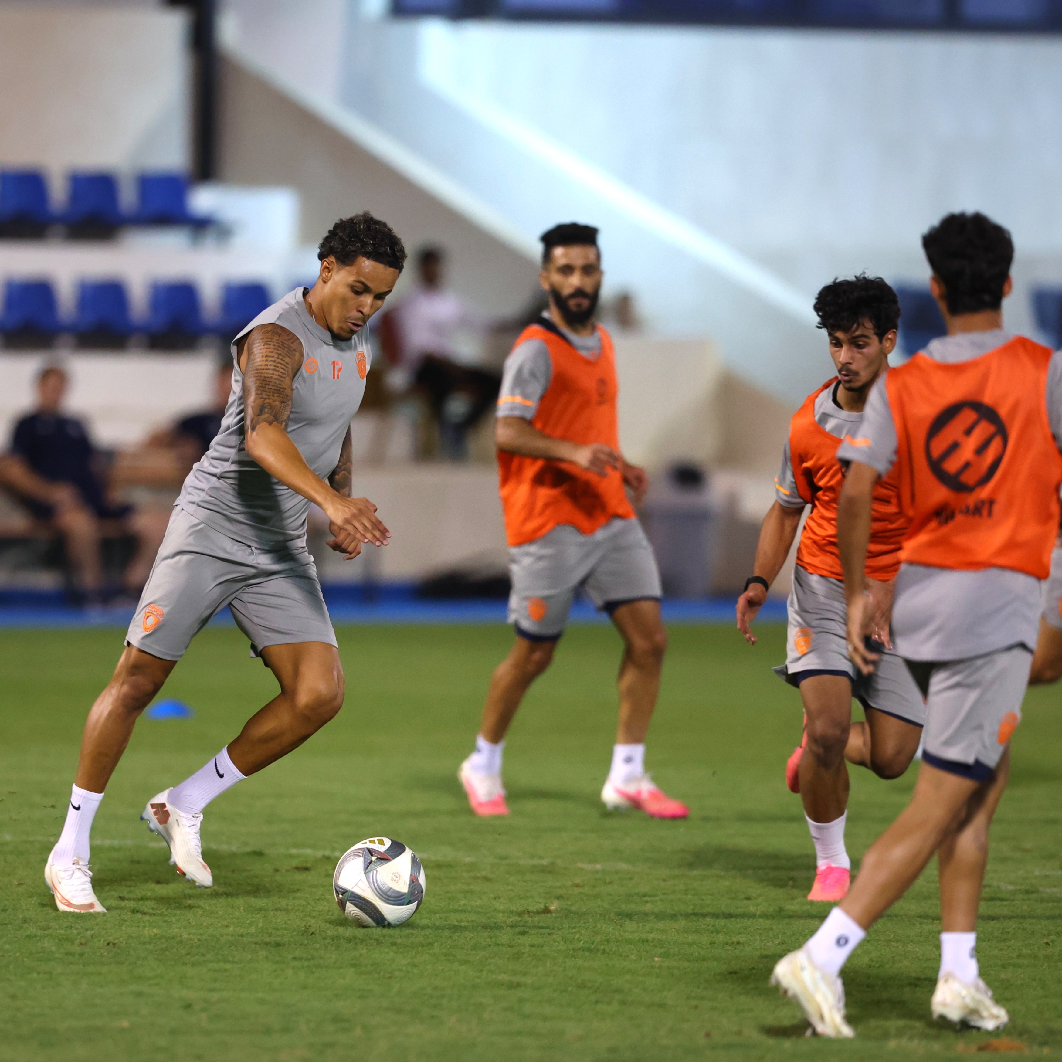 الفيحاء يجري حصة تدريبية على ملعب معالي الشيخ عبدالعزيز التويجري بمقر النادي