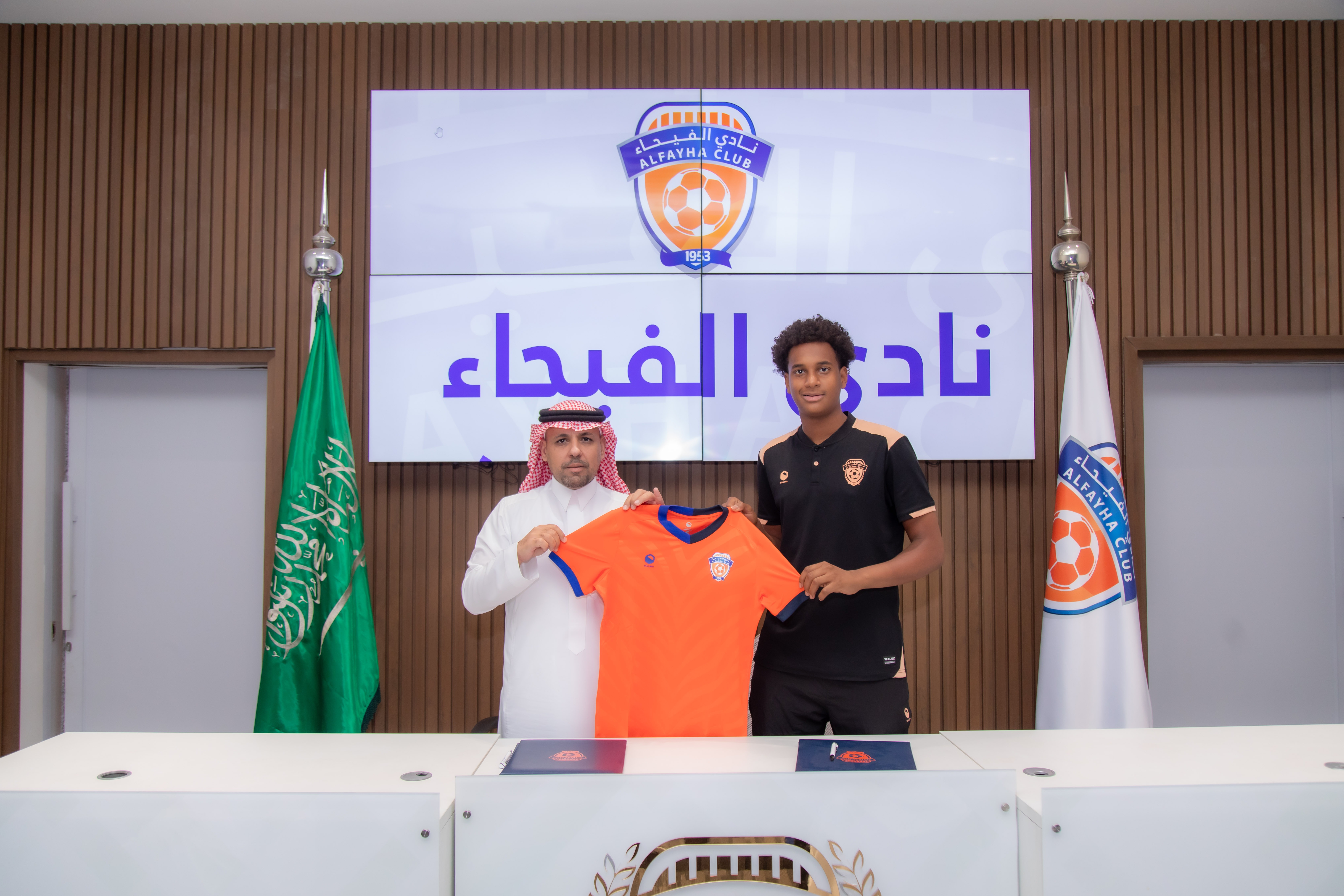 الفيحاء يوقع عقداً احترافياً مع لاعب المنتخب السعودي تحت ١٥ سنة " جهاد النخلي " لمدة ثلاث سنوات .