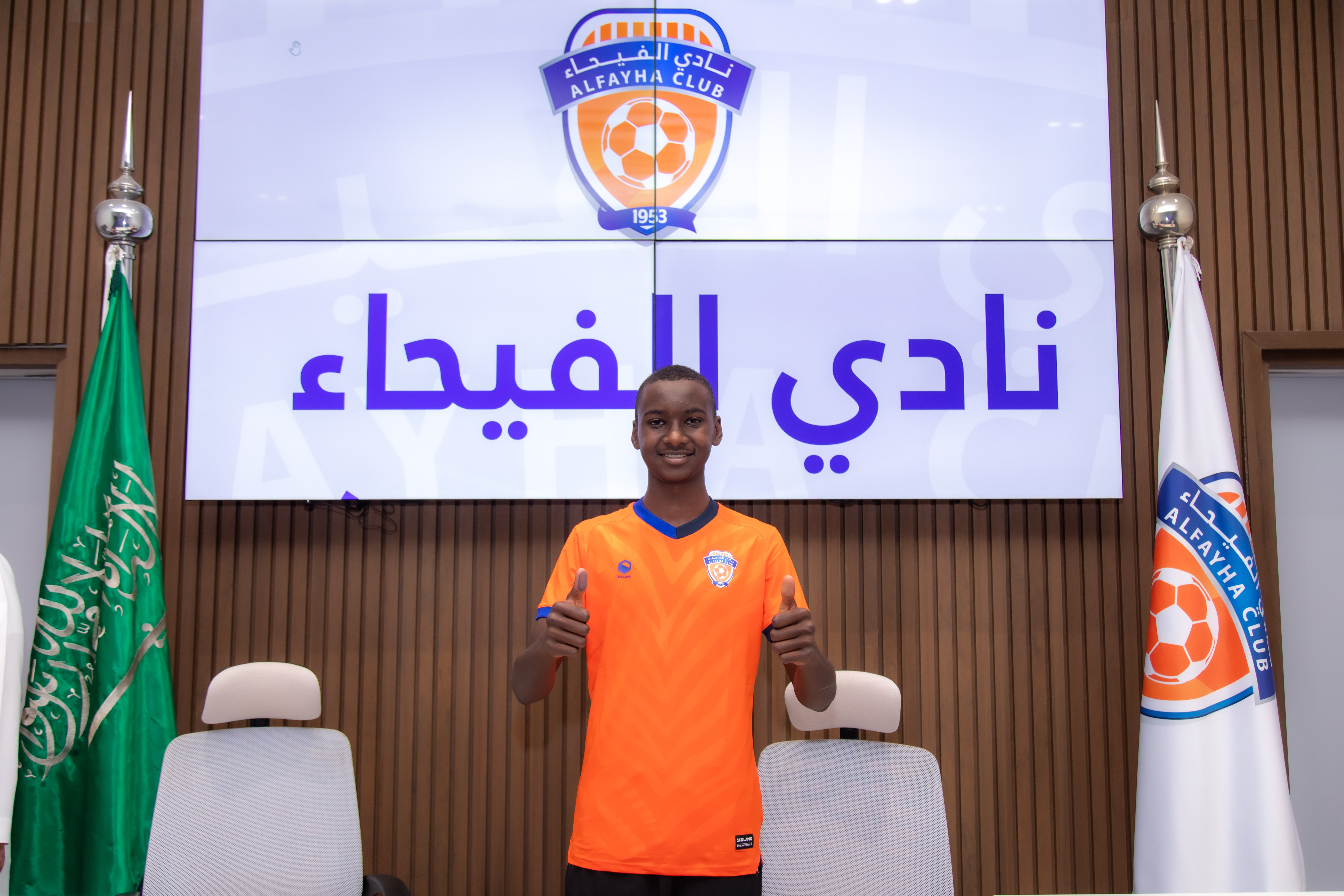 الفيحاء يوقع عقداً احترافياً مع لاعب فريق الفيحاء تحت ١٥ سنة " عبدالله الأكلبي " لمدة ثلاث سنوات