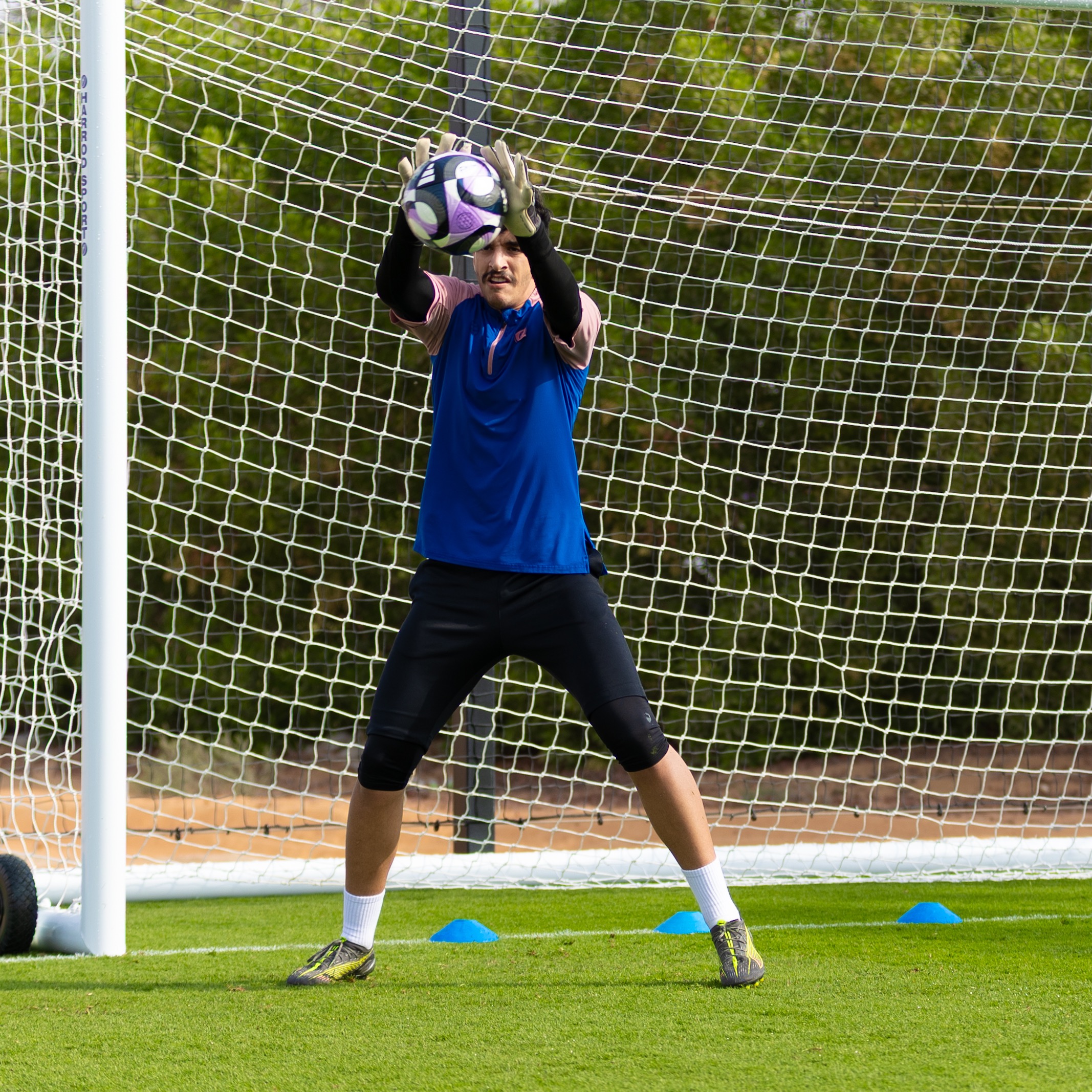 الفيحاء يواصل برنامجه الإعدادي في معسكر العين بحصتين تدريبيتين