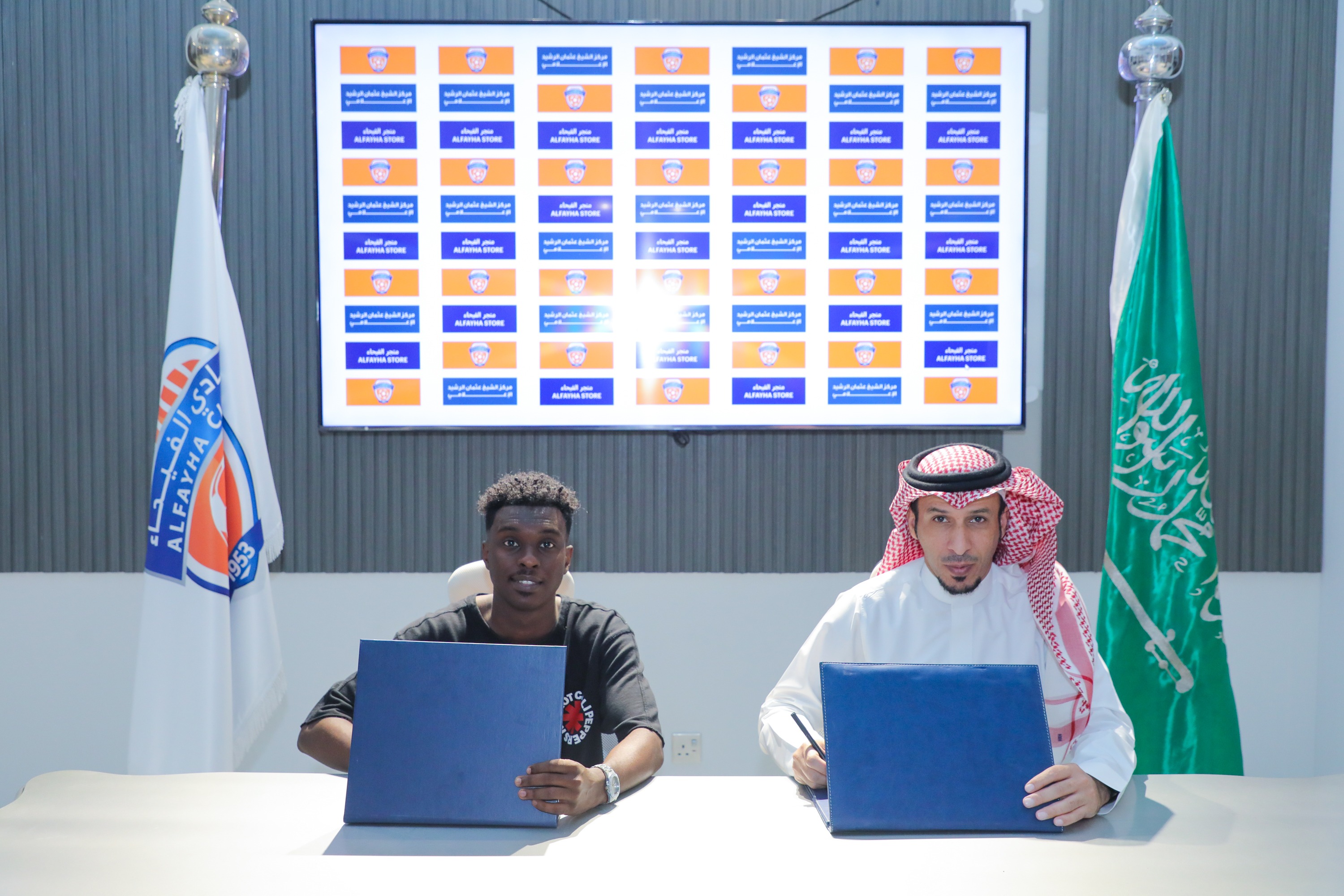 مجلس إدارة نادي الفيحاء ينهي اجراءات التعاقد مع لاعب خط الوسط عمار الخيبري في صفقة انتقال حر لمدة 3 سنوات