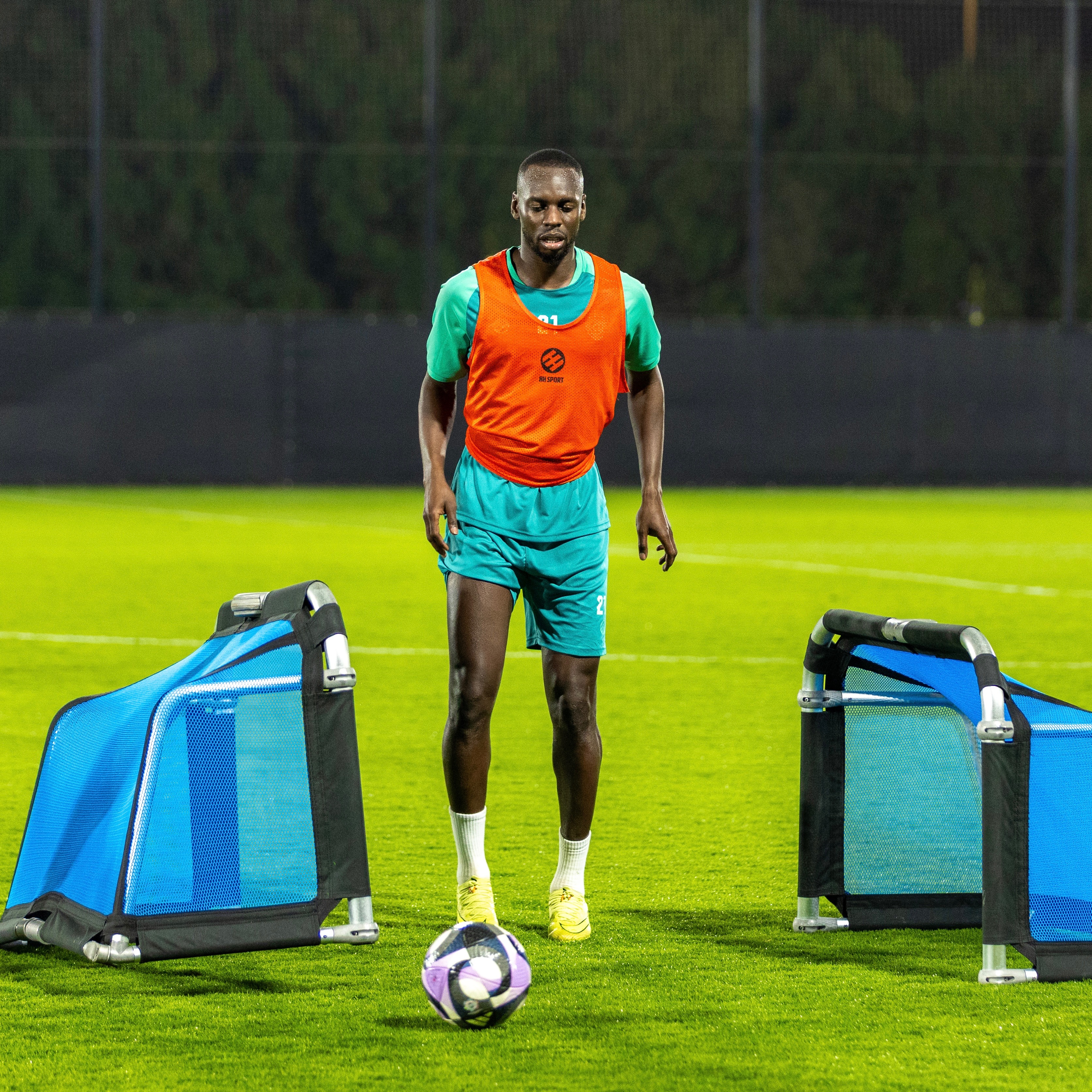 الفيحاء يواصل برنامجه الإعدادي في معسكر العين بحصتين تدريبيتين