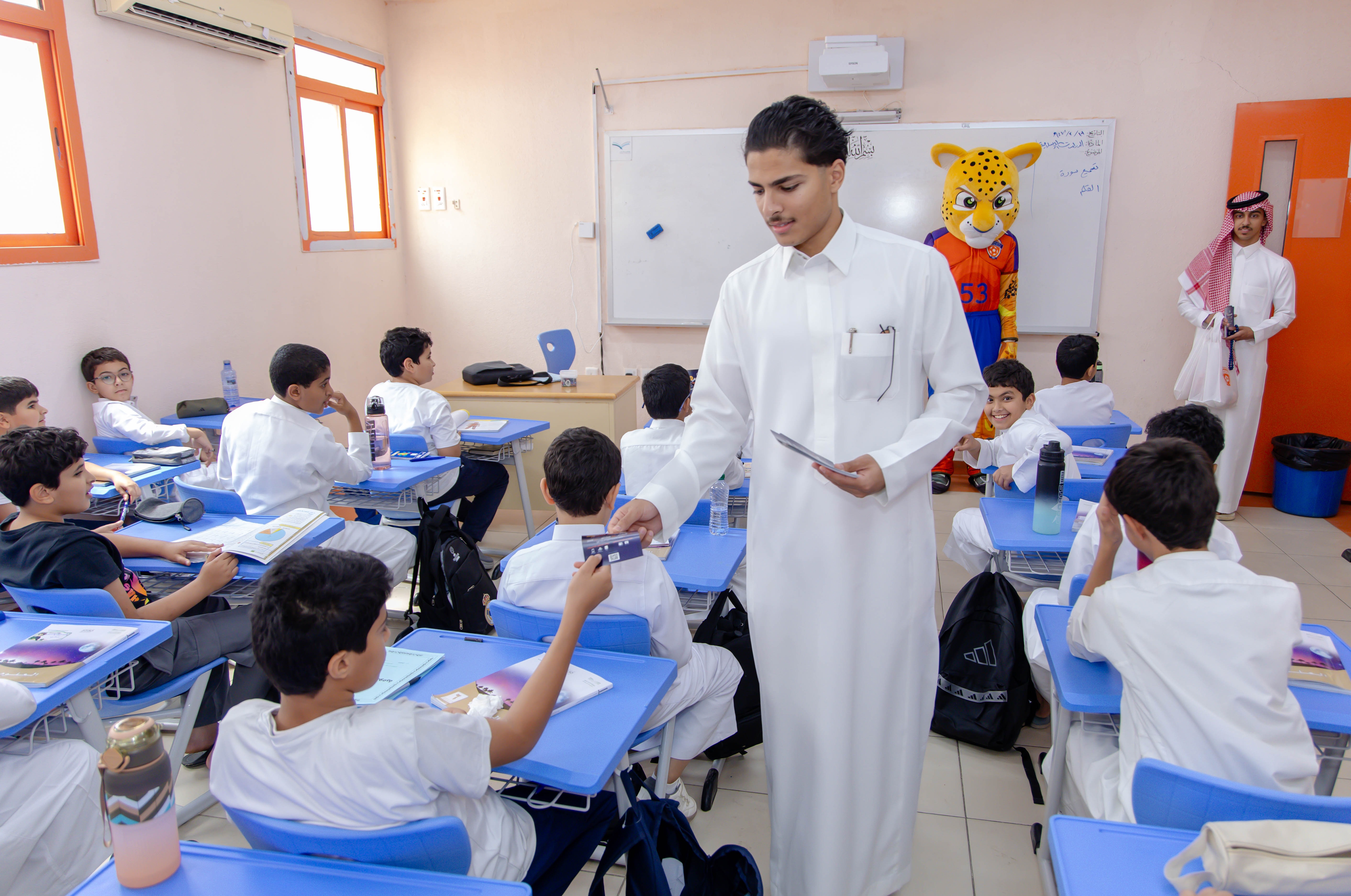 زيارات لعدد من مدارس محافظة المجمعة، ولقاءات مع الطلاب، وتذاكر مجانية للمباراة القادمة؛ تعزيزًا لارتباط النادي بمجتمعه..