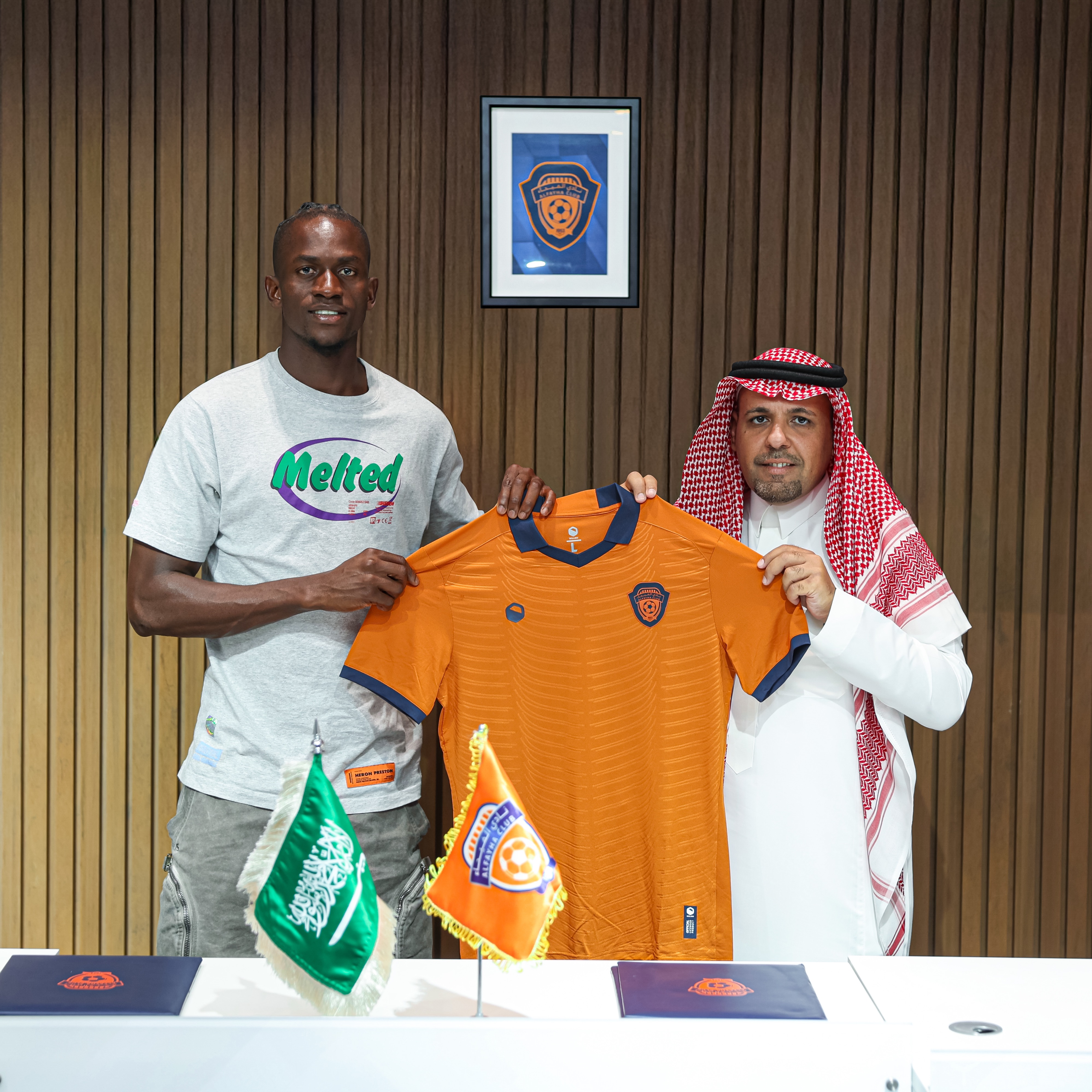 مجلس إدارة نادي الفيحاء ينهي إجراءات التعاقد مع لاعب خط الوسط الدولي الغيني ألفا سيميدو لمدة ثلاثة مواسم في صفقة انتقال حر