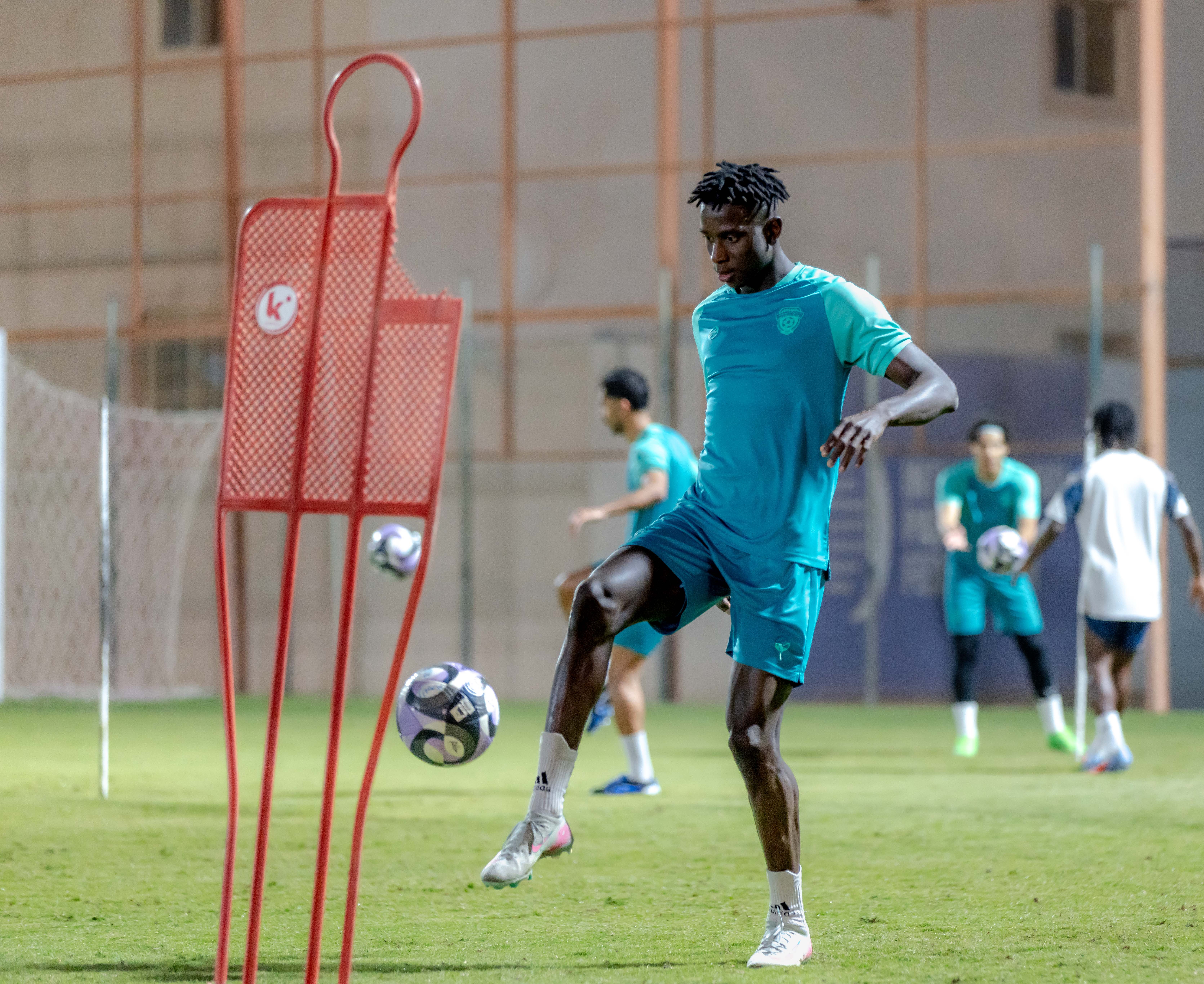 الفيحاء تحت 21 عامًا يُجري تمرينه الرئيس استعدادًا لملاقاة الفتح .