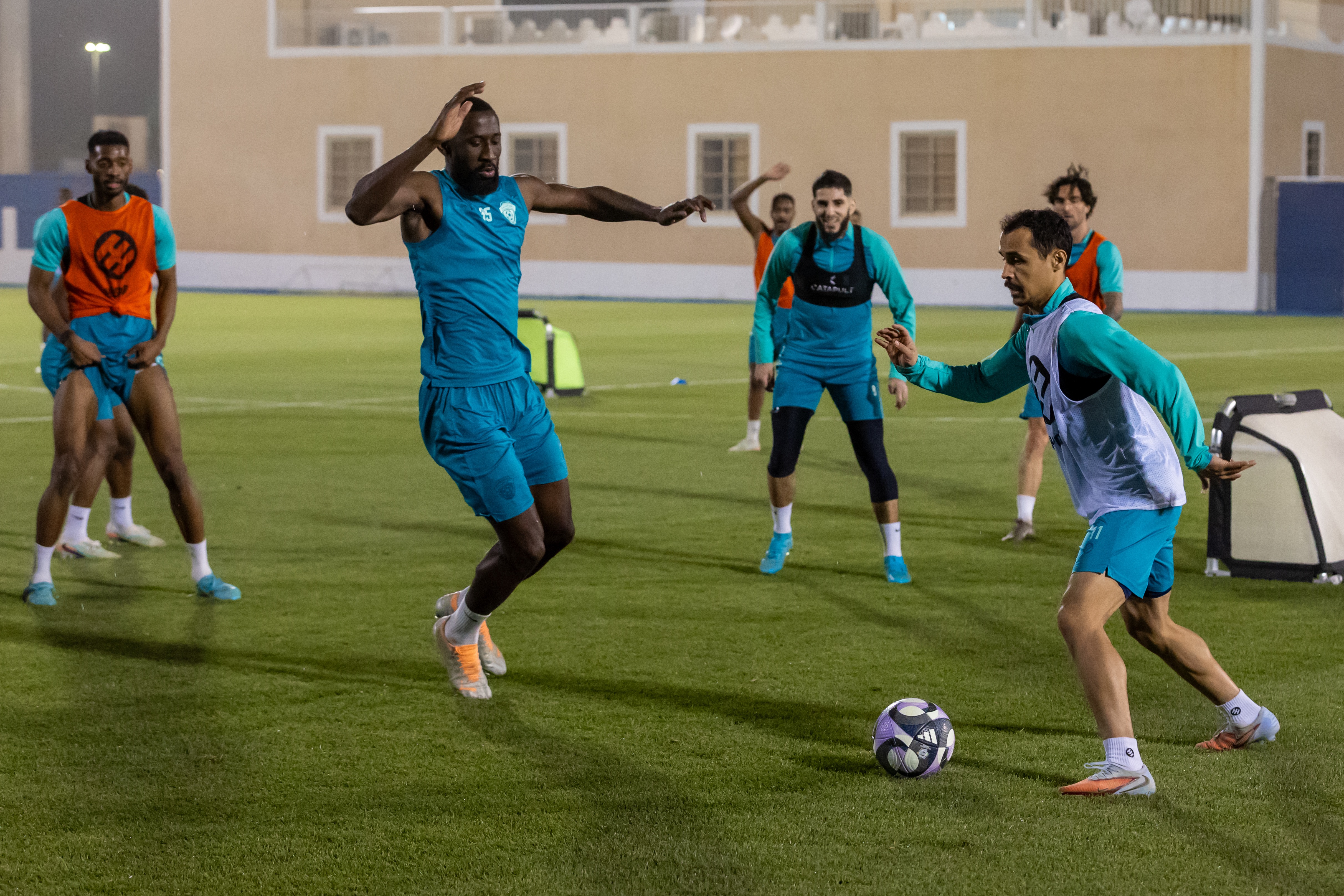 الفيحاء يستأنف تدريباته بحصة استرجاعية بمقر النادي