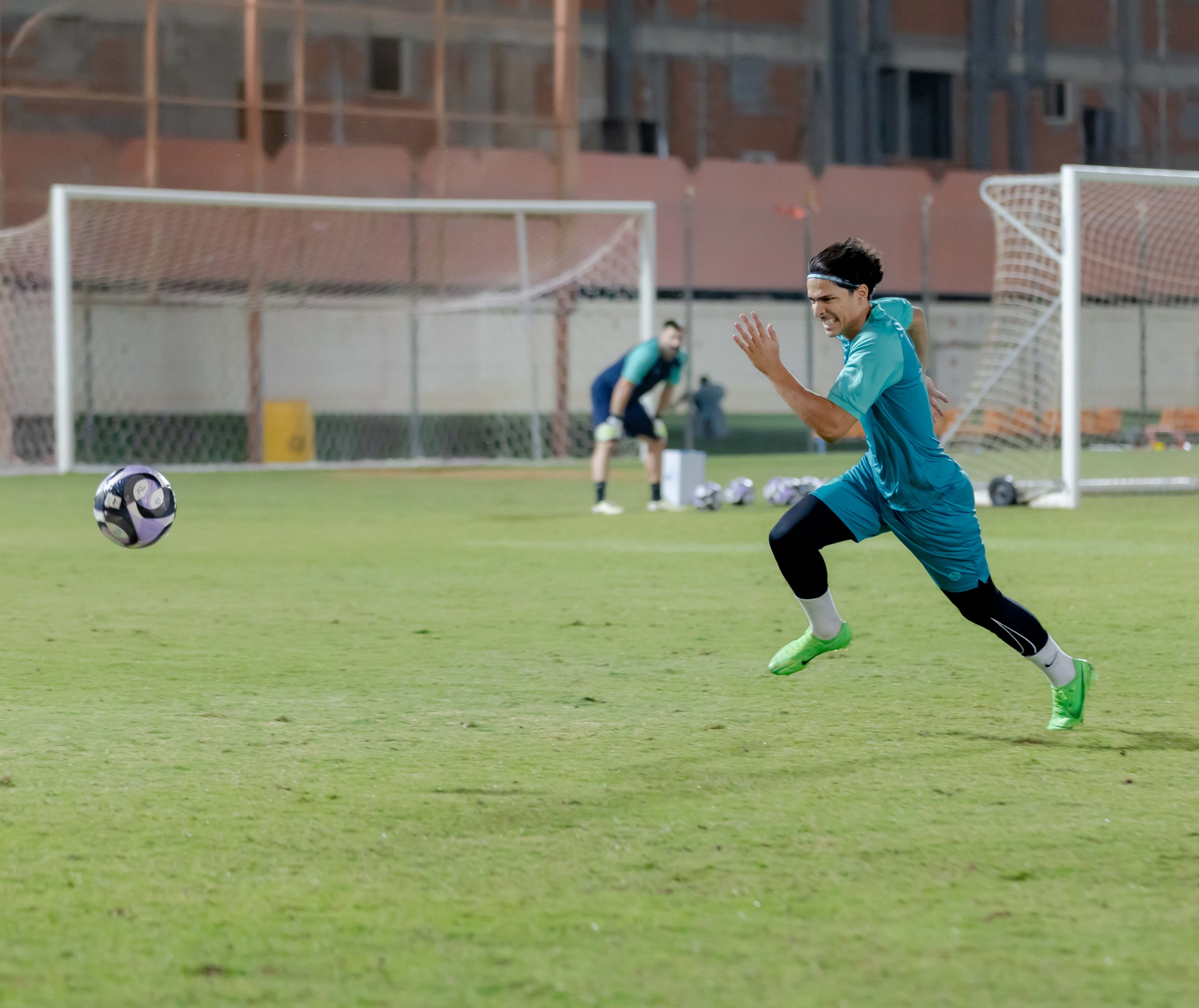 الفيحاء تحت 21 عامًا يُجري تمرينه الرئيس استعدادًا لملاقاة الفتح .