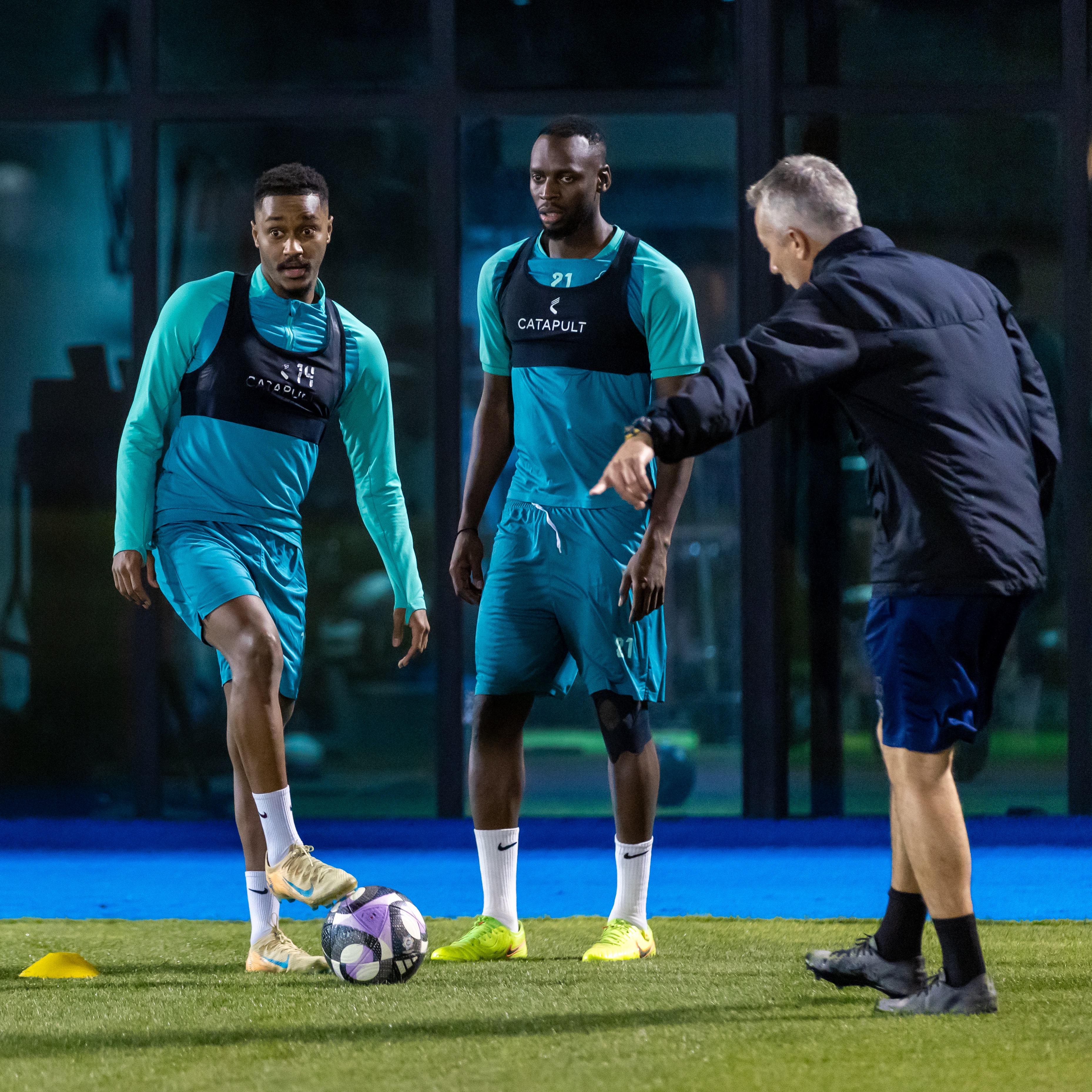 الفيحاء يستأنف تدريباته على ملعب معالي الشيخ عبدالعزيز التويجري بالنادي