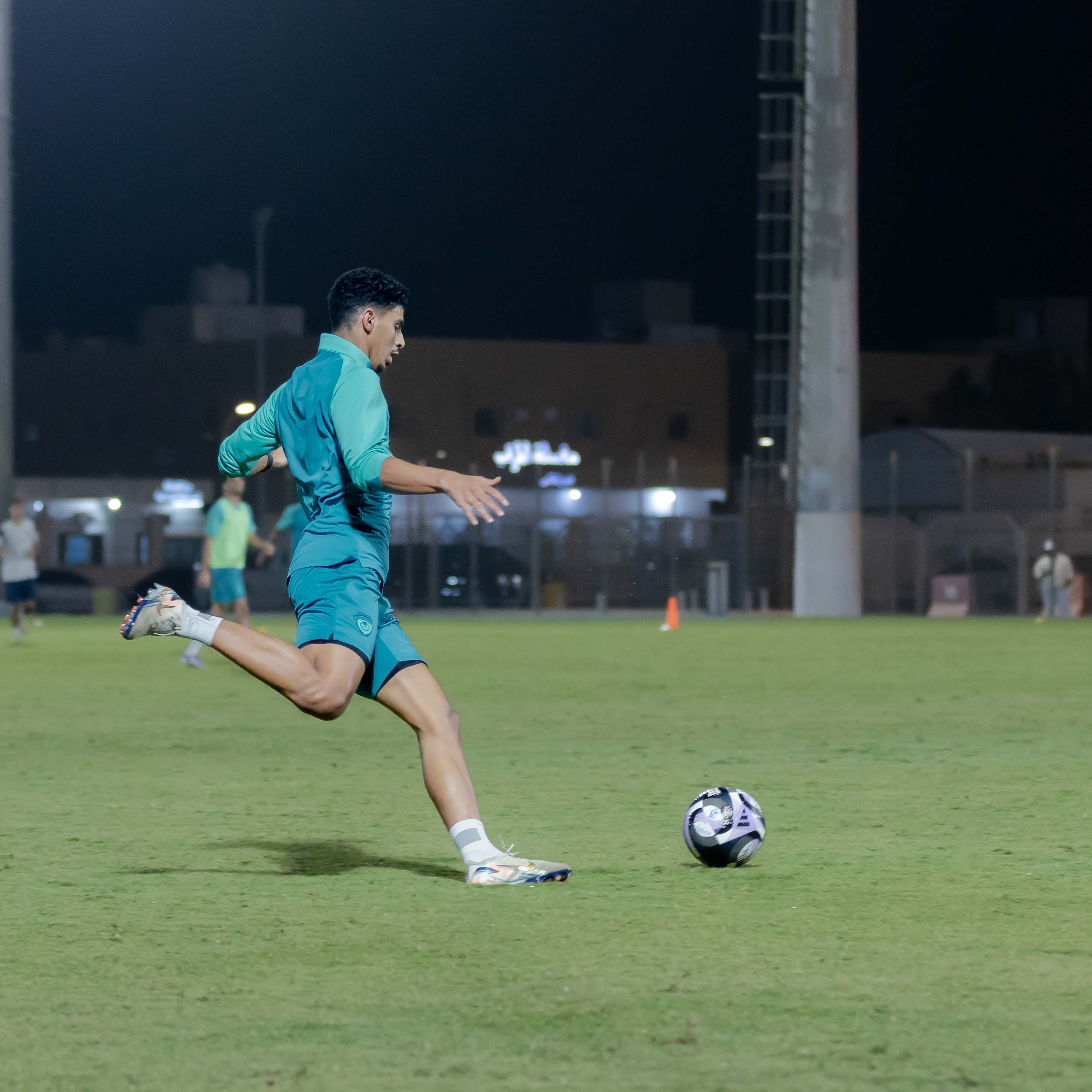 الفيحاء تحت 21 عامًا يُجري تمرينه الرئيس استعدادًا لملاقاة الفتح .