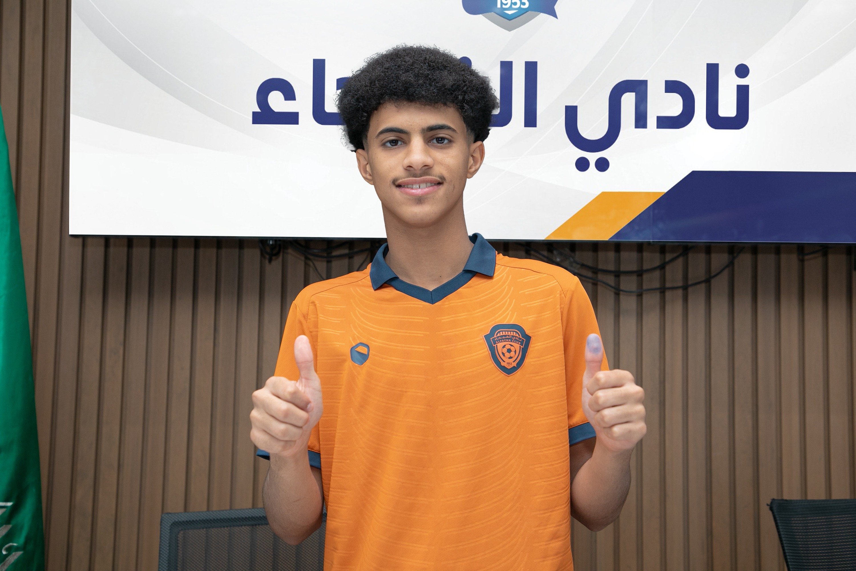 الفيحاء يوقع عقداً احترافياً مع اللاعب رؤوف حوذان "16 سنة" لمدة سنتين .
