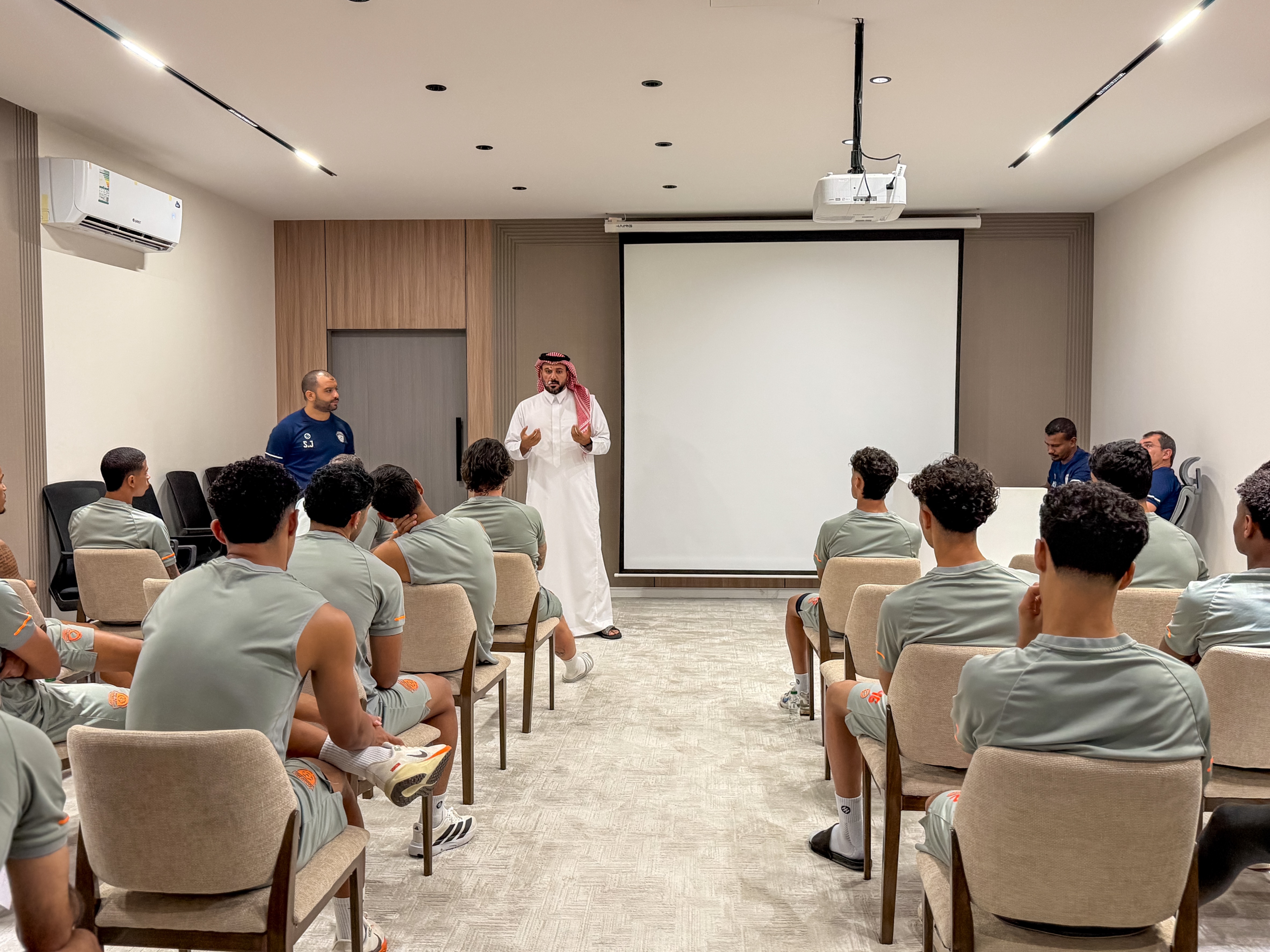 محاضرة توعوية في التنظيمات الإعلامية الواردة في اللائحة التنظيمية لمسابقة الدوري السعودي للمحترفين