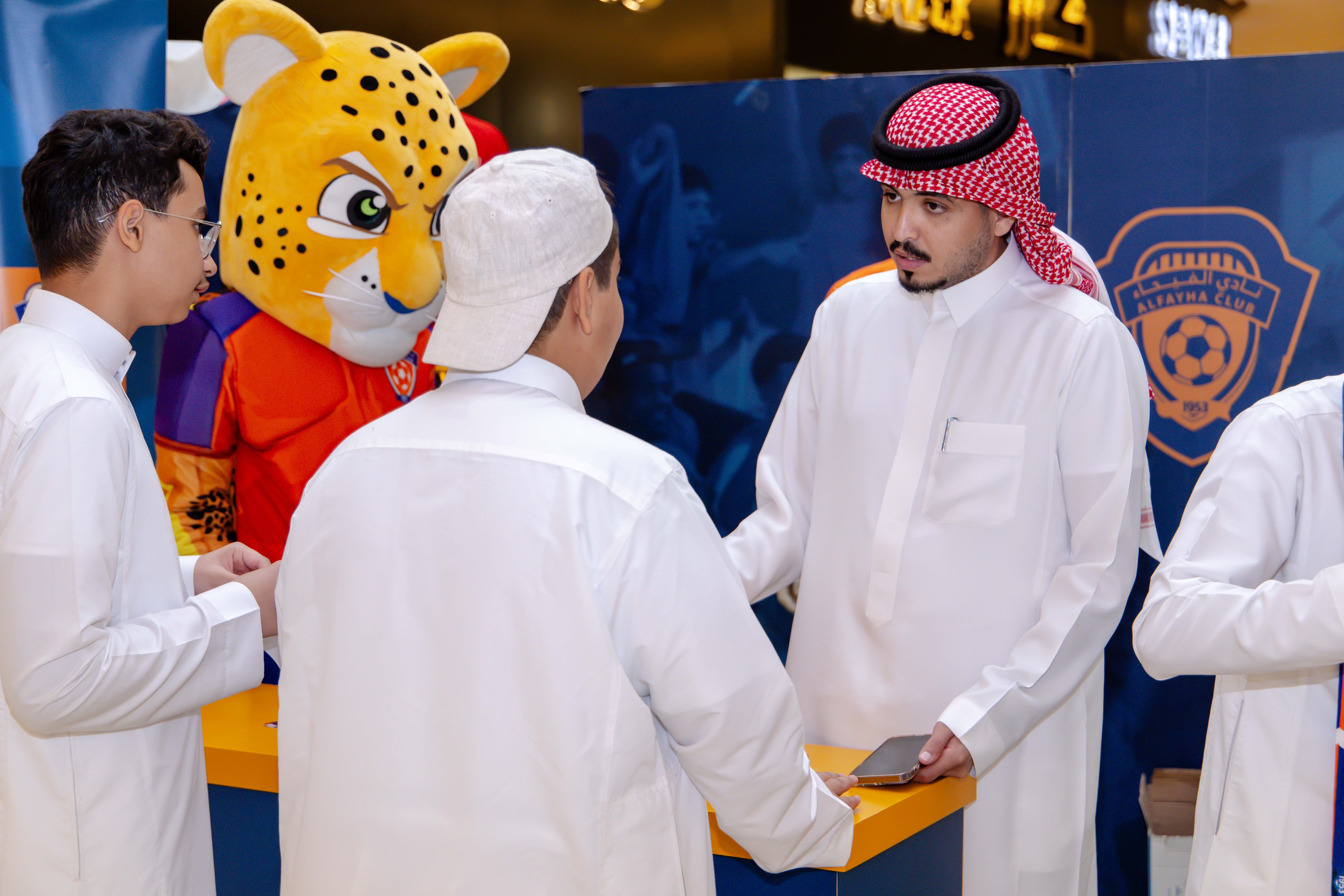 الفيحاء يواصل إقامة الركن الخاص في كرم مول لتوزيع تذاكر مباراة الفيحاء و الأخدود
