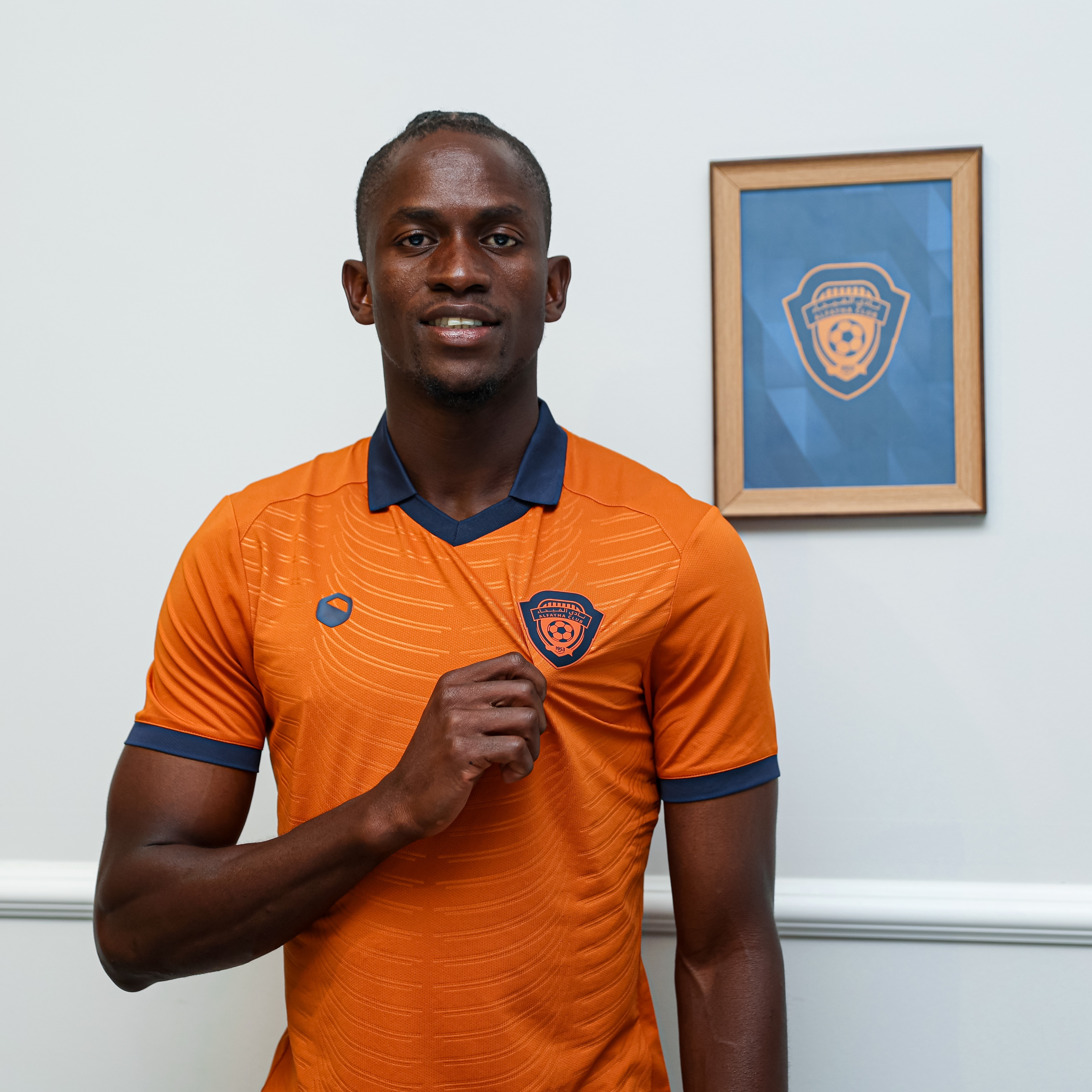مجلس إدارة نادي الفيحاء ينهي إجراءات التعاقد مع لاعب خط الوسط الدولي الغيني ألفا سيميدو لمدة ثلاثة مواسم في صفقة انتقال حر