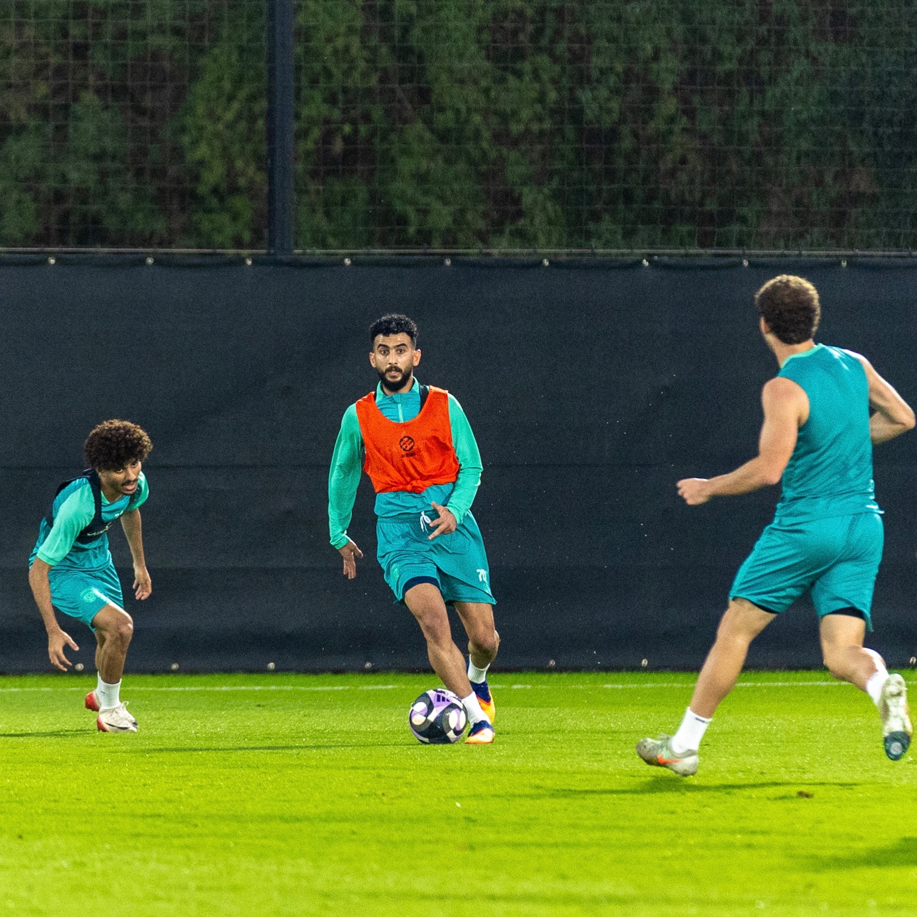 الفيحاء يواصل برنامجه الإعدادي في معسكر العين بحصتين تدريبيتين