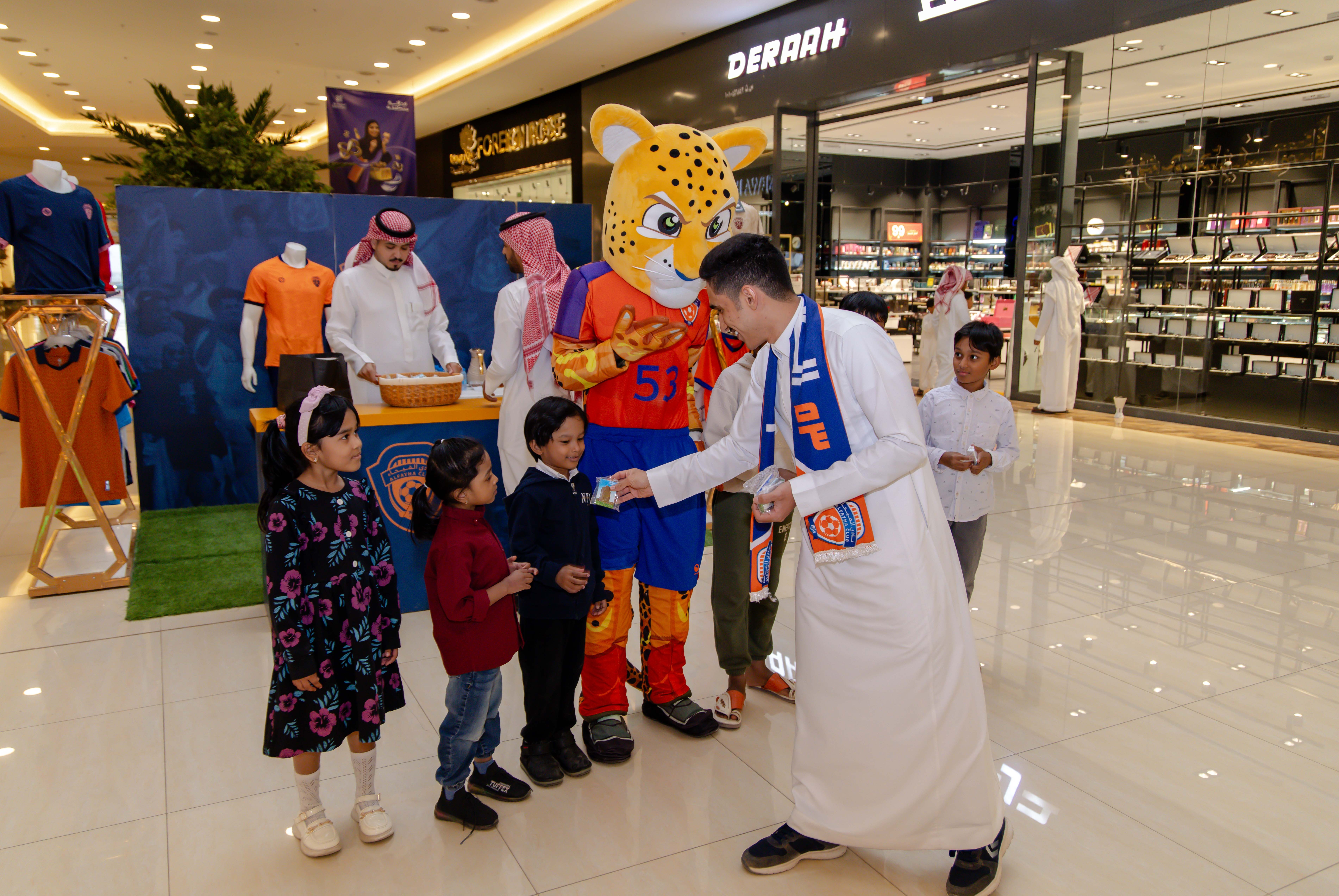 الفيحاء يواصل إقامة الركن الخاص في كرم مول لتوزيع تذاكر مباراة الفيحاء و الأخدود