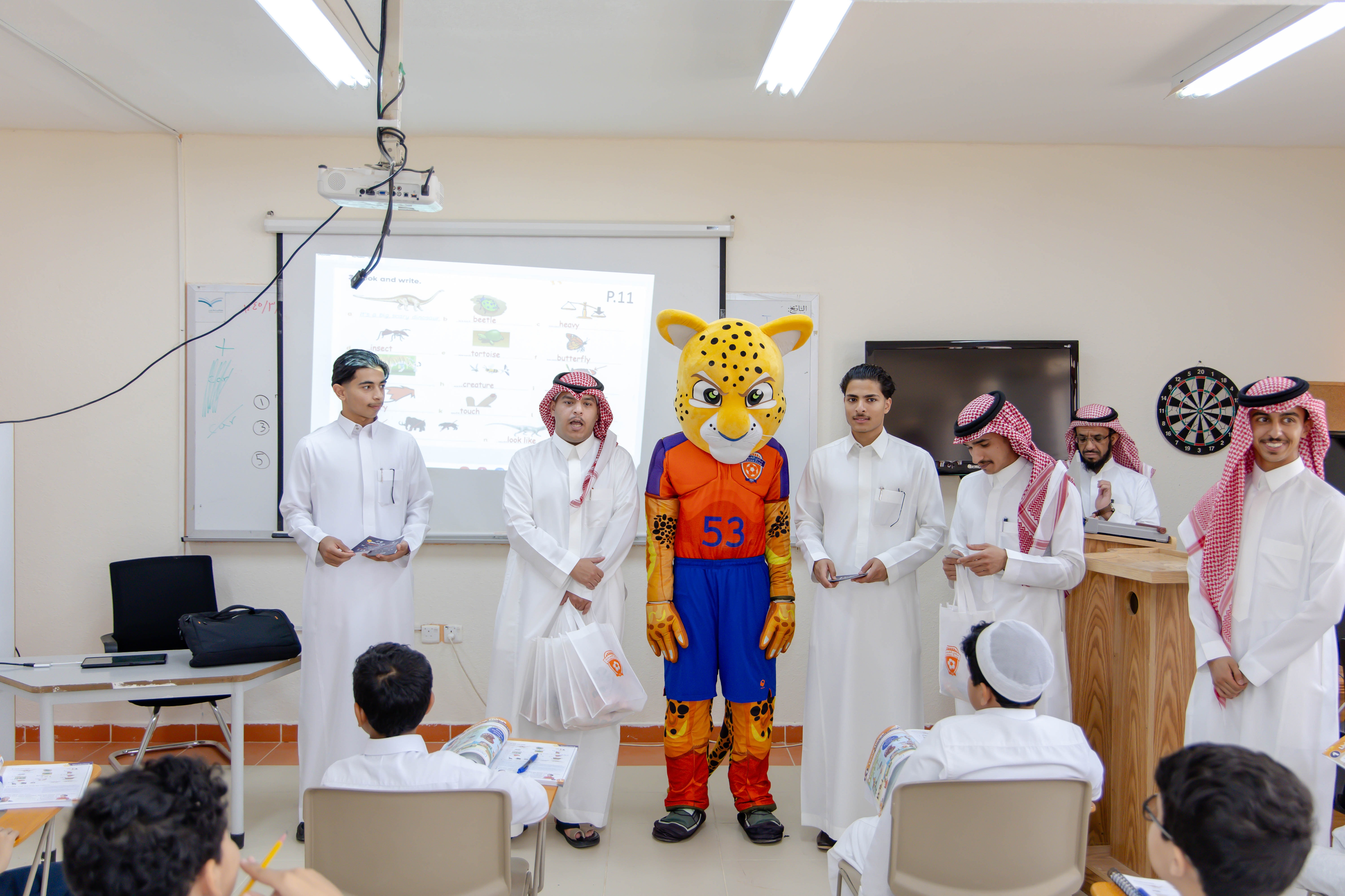 زيارات لعدد من مدارس محافظة المجمعة، ولقاءات مع الطلاب، وتذاكر مجانية للمباراة القادمة؛ تعزيزًا لارتباط النادي بمجتمعه..
